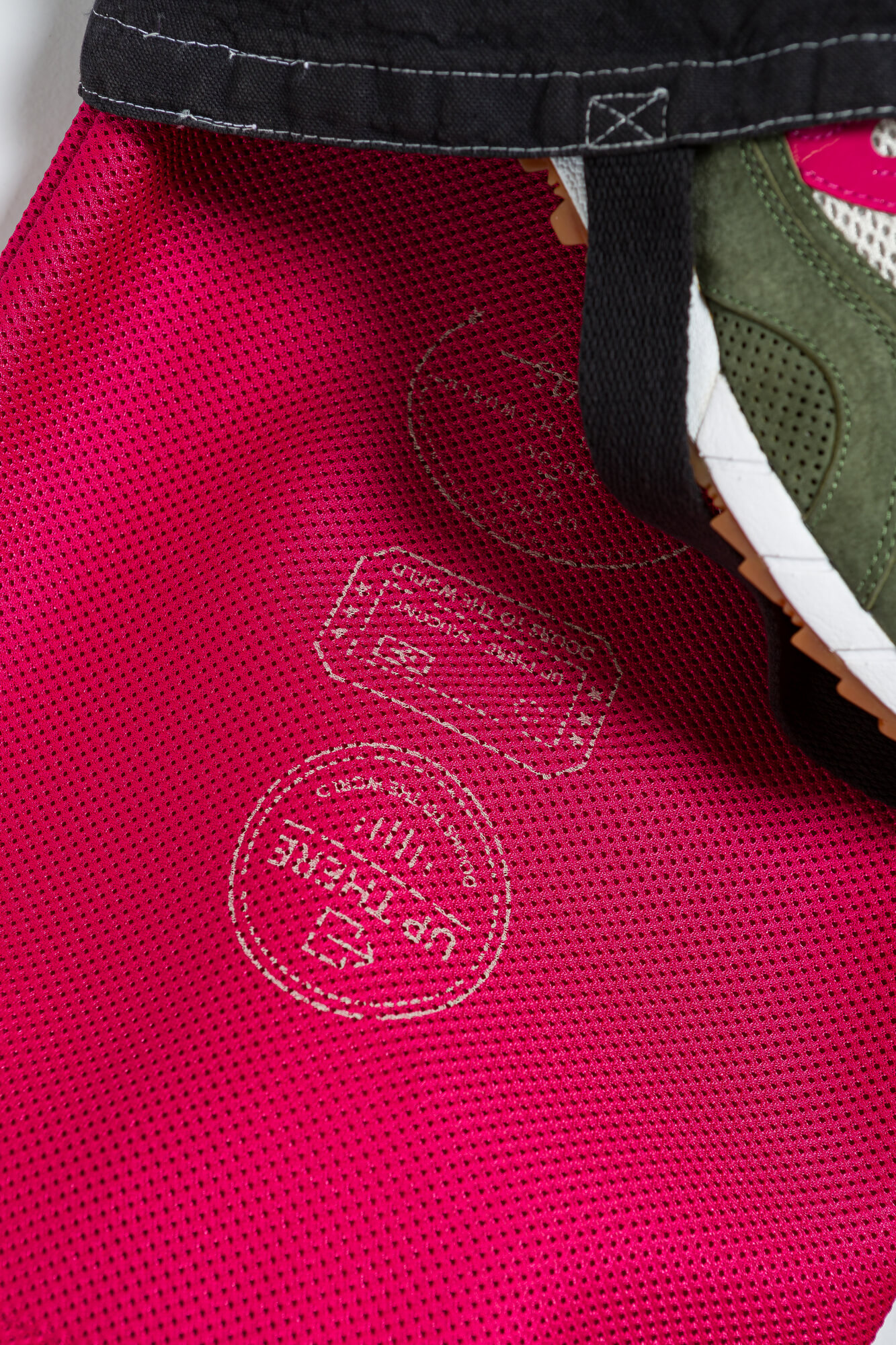 Saucony x Up There - Shadow 6000 "Doors To The World" - S70570-1 - green