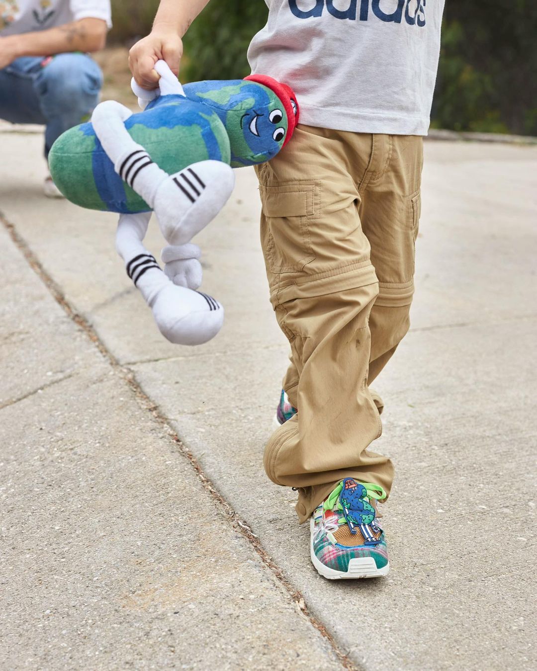 Mini Me Possibility: adidas x Sean Wotherspoon ZX 8000 J „Superearth“