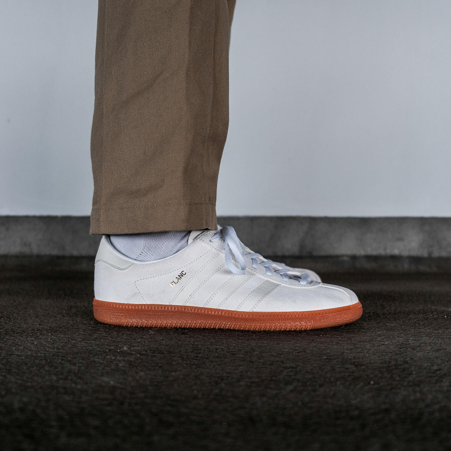 adidas Originals bringt das 1976er Modell als „Blanc“ zurück