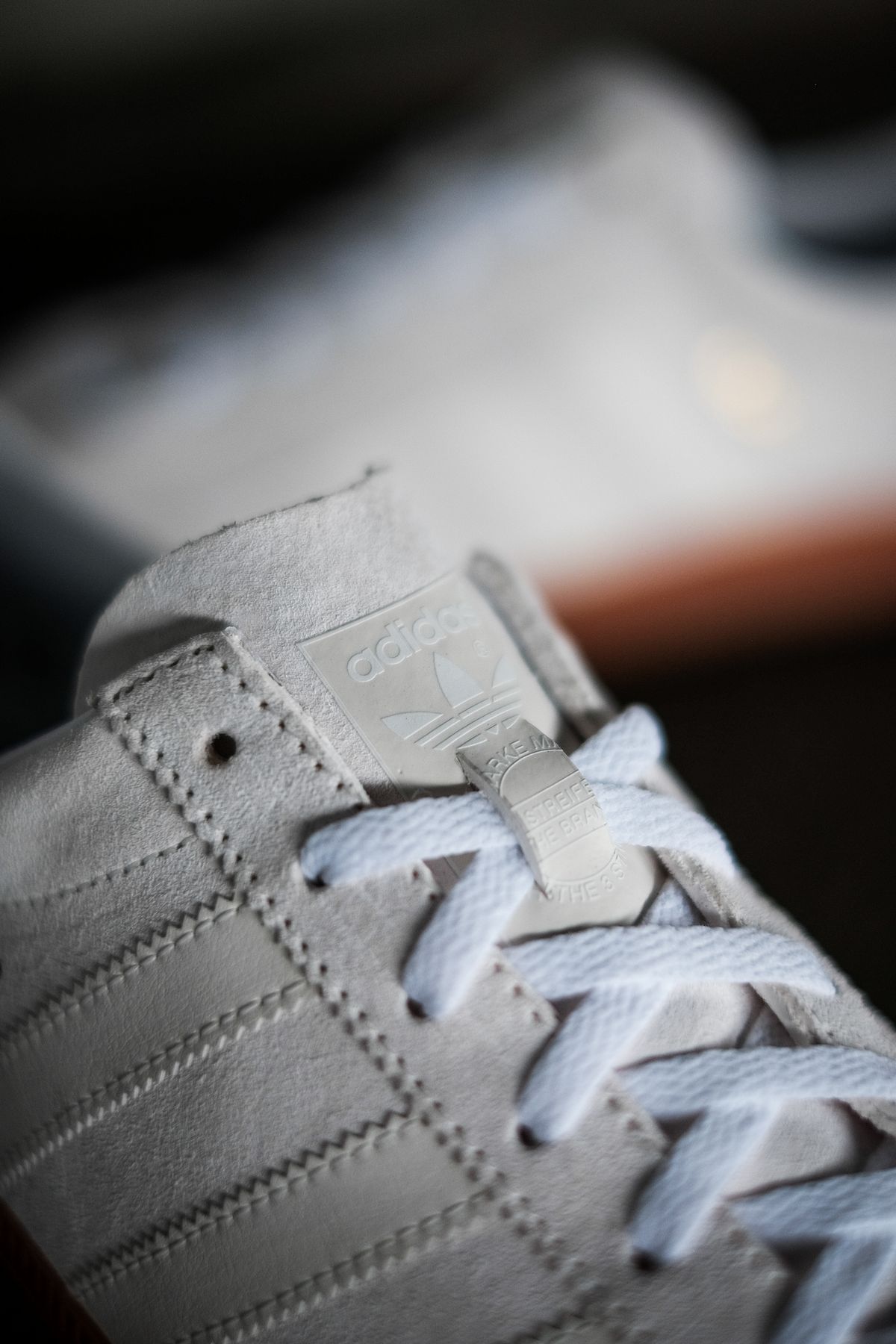 details of the adidas Originals - Blanc - cloud white/off white/gold metallic - H01800