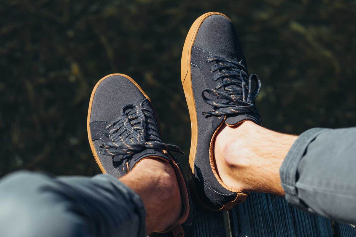 Dem französischen Schuhhersteller Saola gelingt die Verbindung von Nachhaltigkeit und modernen Designs