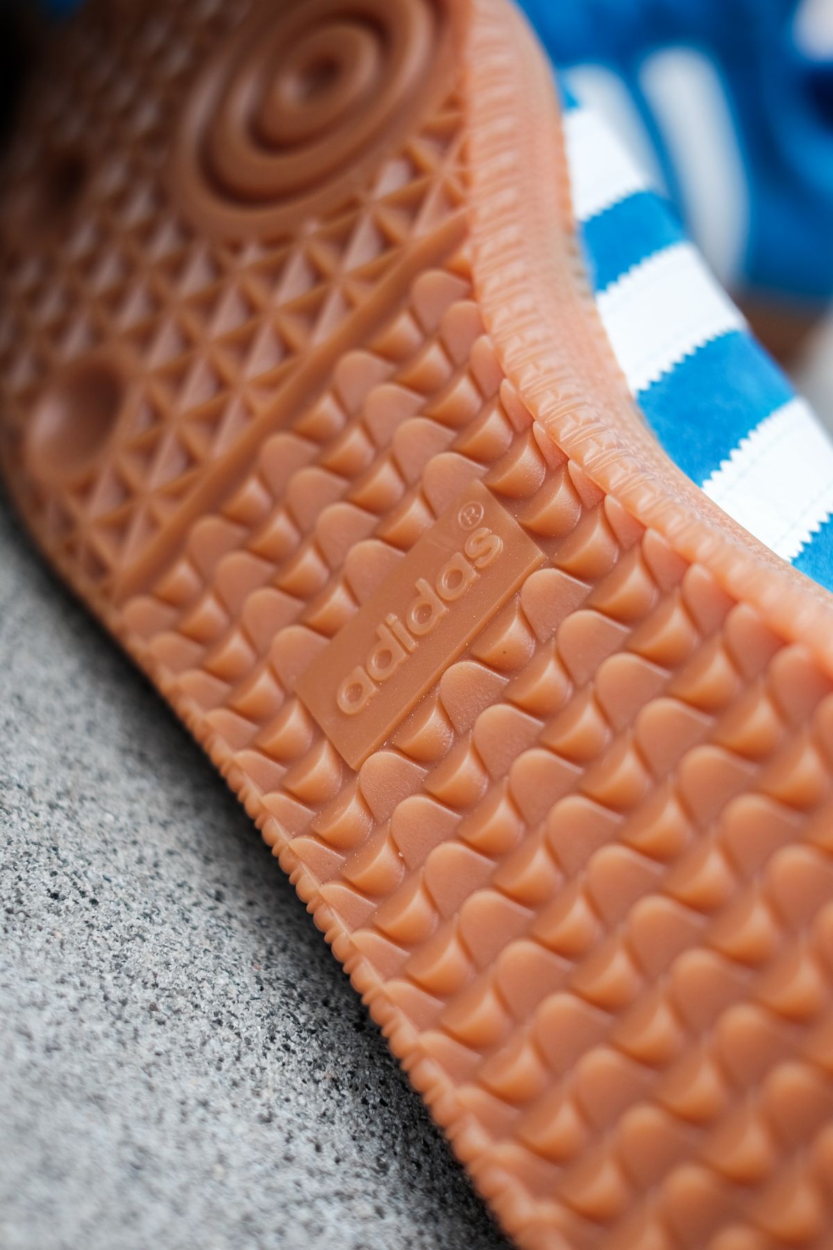 close up gum sole - adidas Originals - Bleu - bright blue/cloud white/gold metallic - H01798