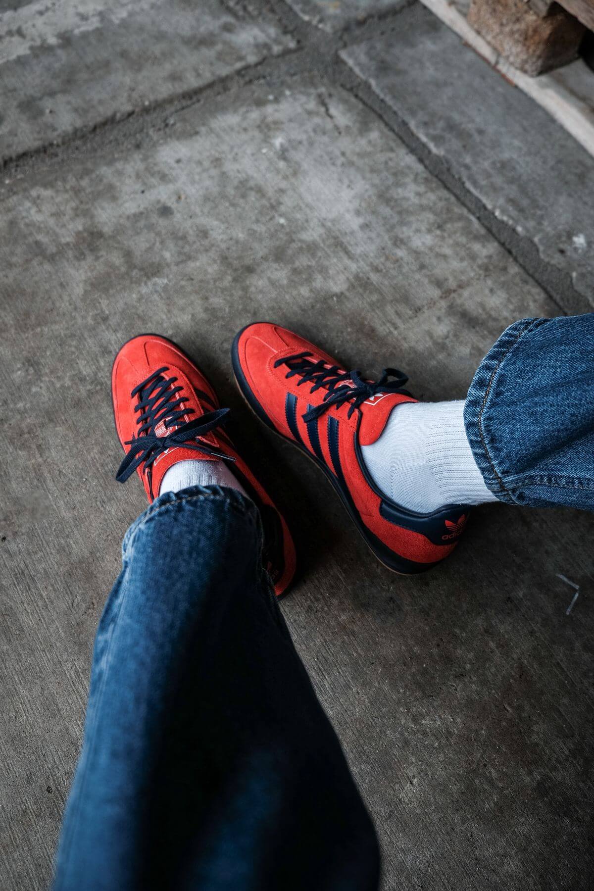 on feet photo of the adidas Originals - Jeans - red/collegiate navy/gold metallic - GX7649