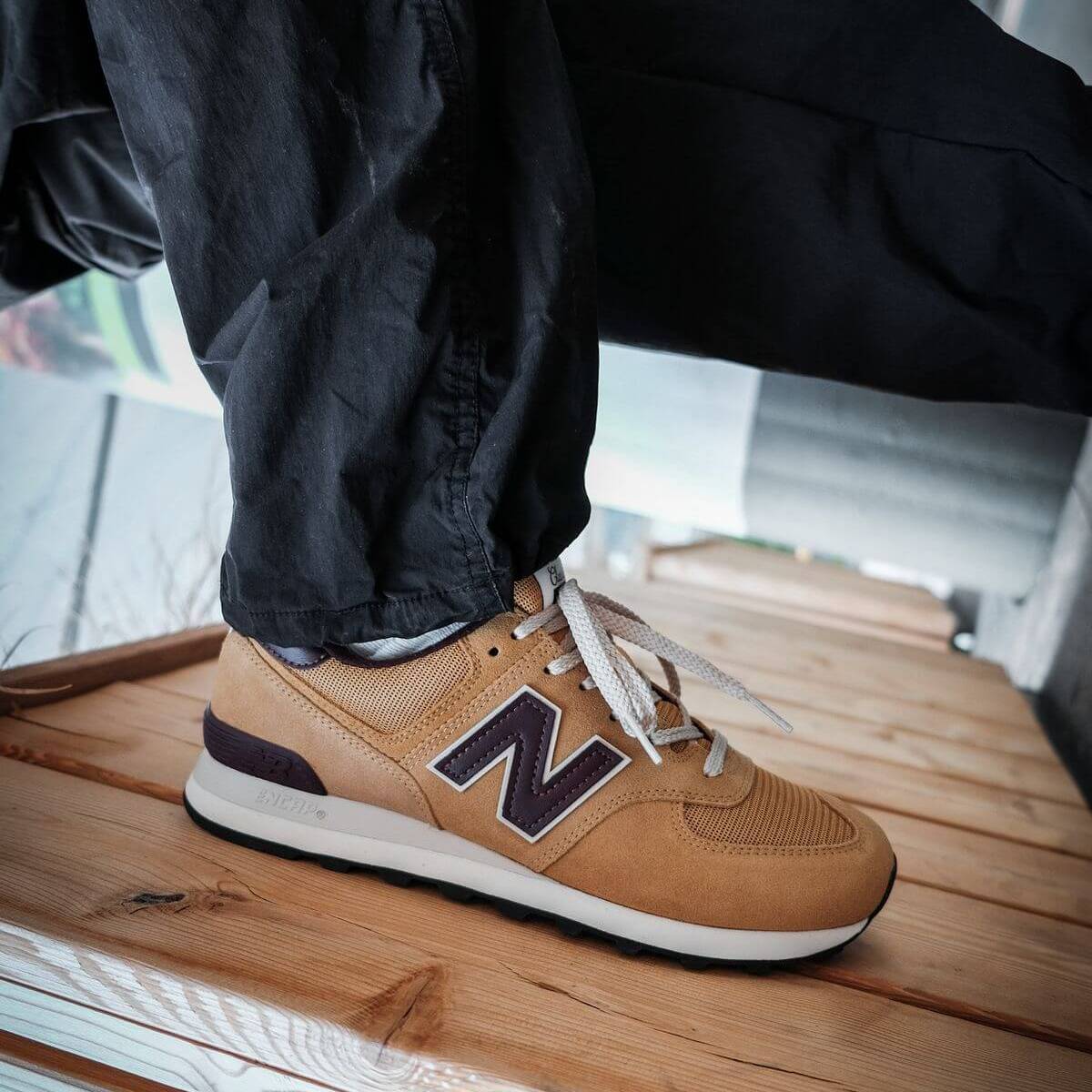 574 History Class Pack: Der New Balance ML574BF2 in „wheat brown“