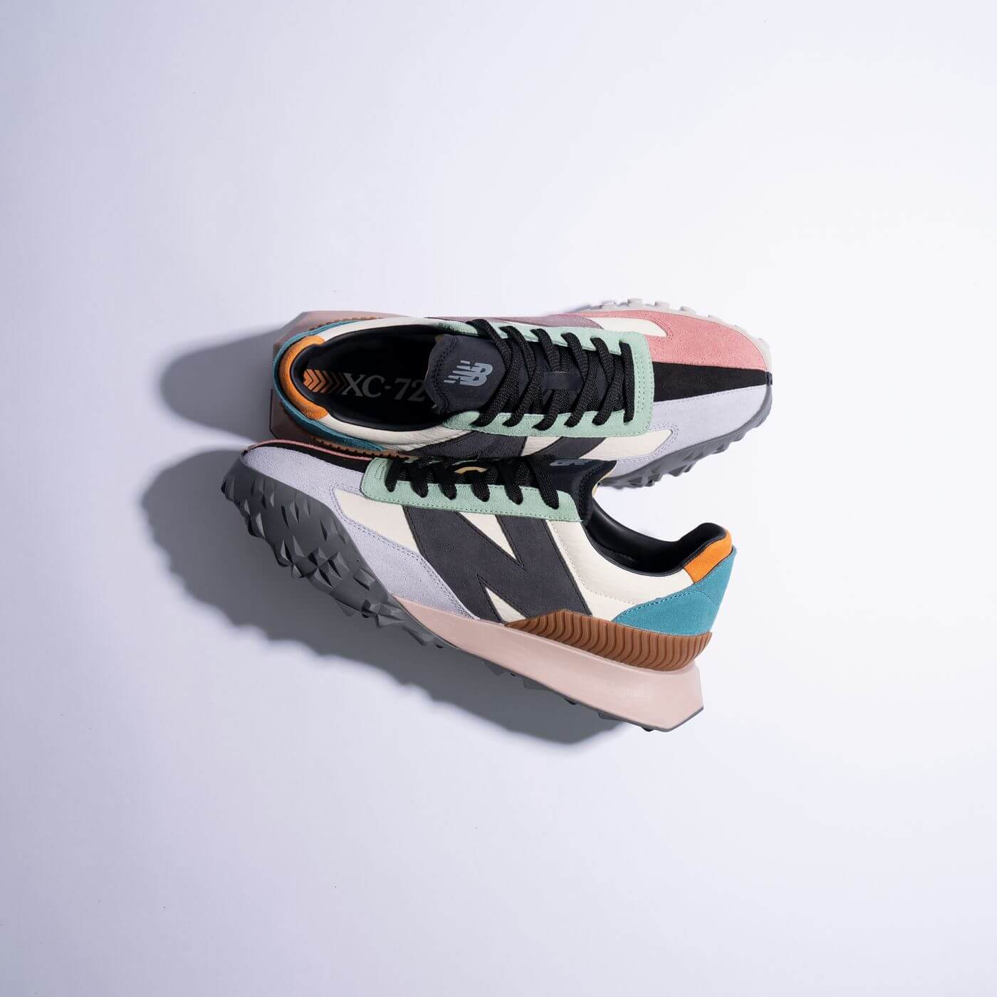 New Balance veröffentlicht die XC-72 Silhouette im Retro-Futurismus Stil