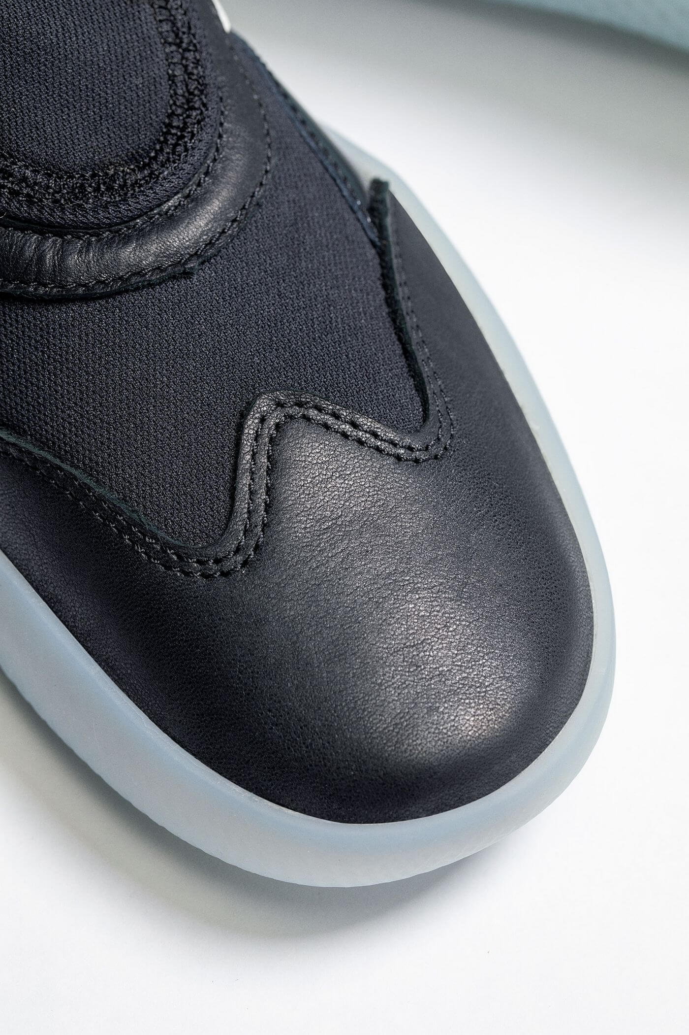 toe box of the Vault by Vans - Boot Skoot LX - black/white