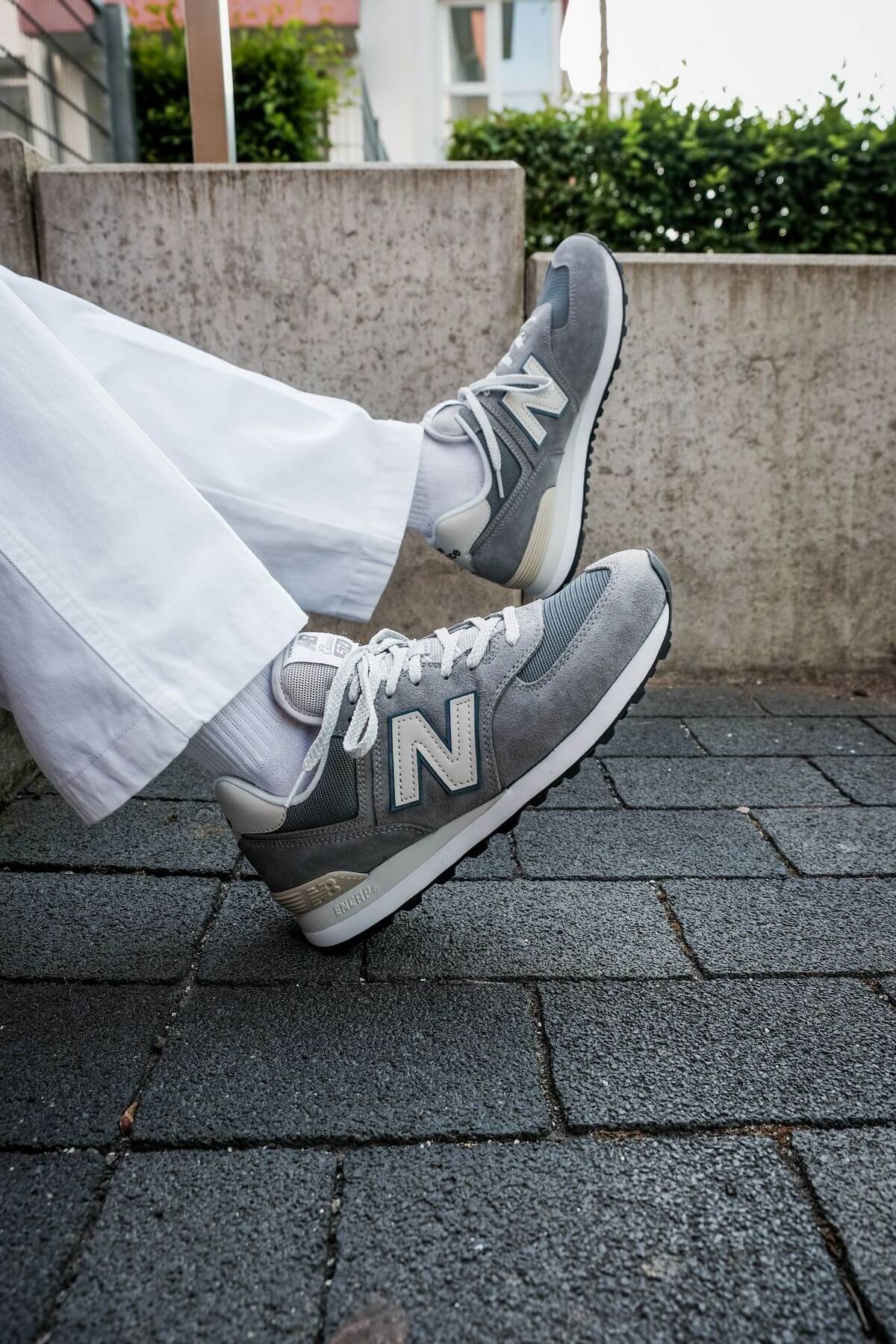 on feet photo of the New Balance - 574 History Class Pack - ML574BA2 - grey