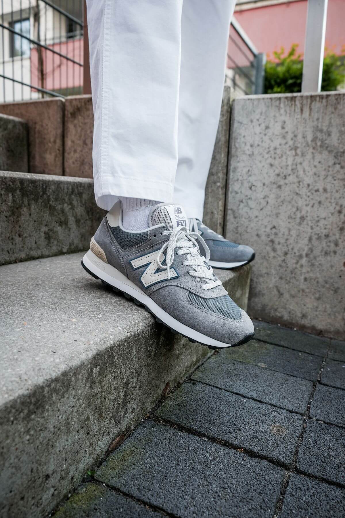 on feet photo of the New Balance - 574 History Class Pack - ML574BA2 - grey