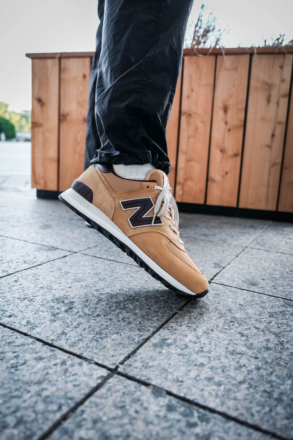 on feet - the New Balance - 574 History Class Pack - ML574BF2 - brown