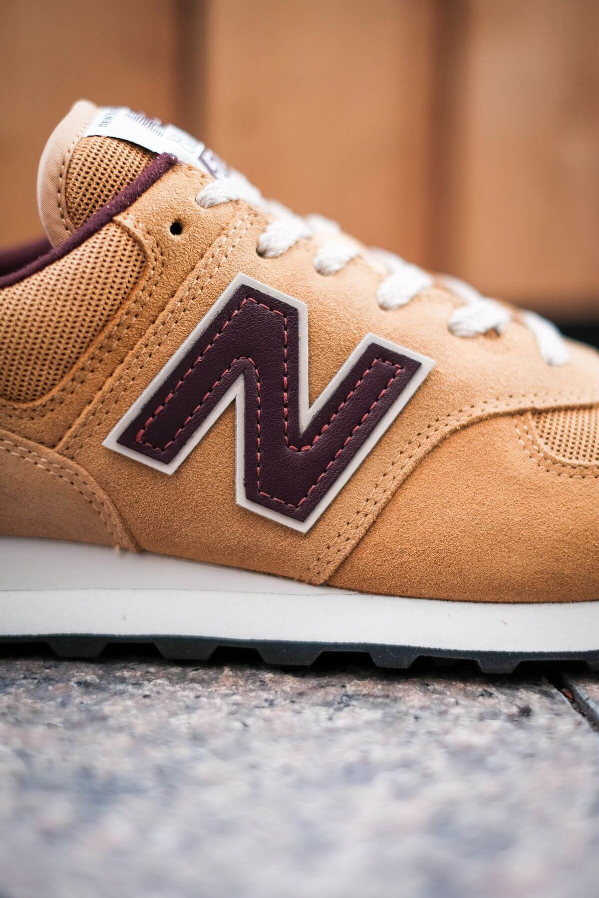 N-branding details of the New Balance - 574 History Class Pack - ML574BF2 - brown