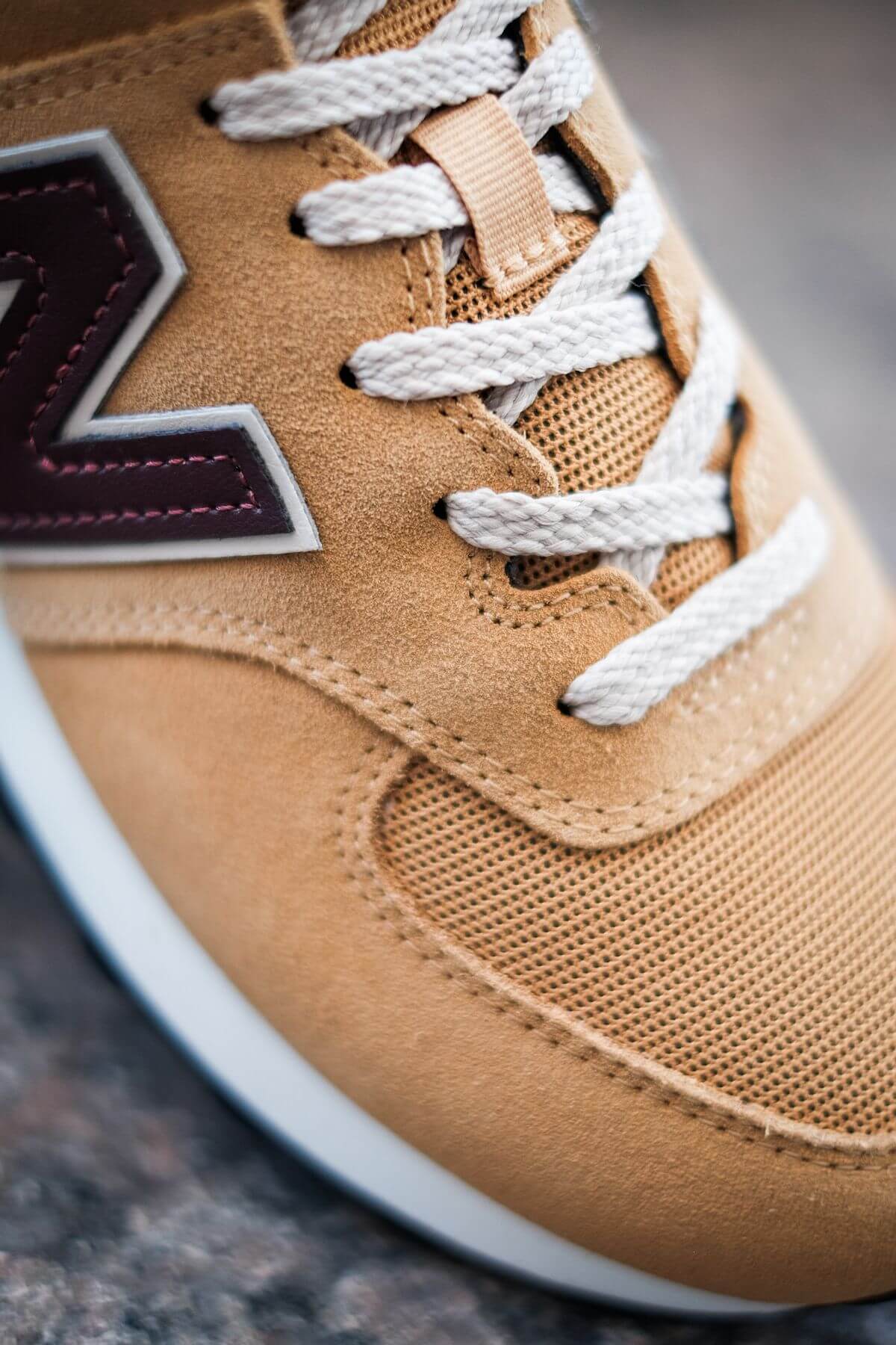 lace details of the New Balance - 574 History Class Pack - ML574BF2 - brown