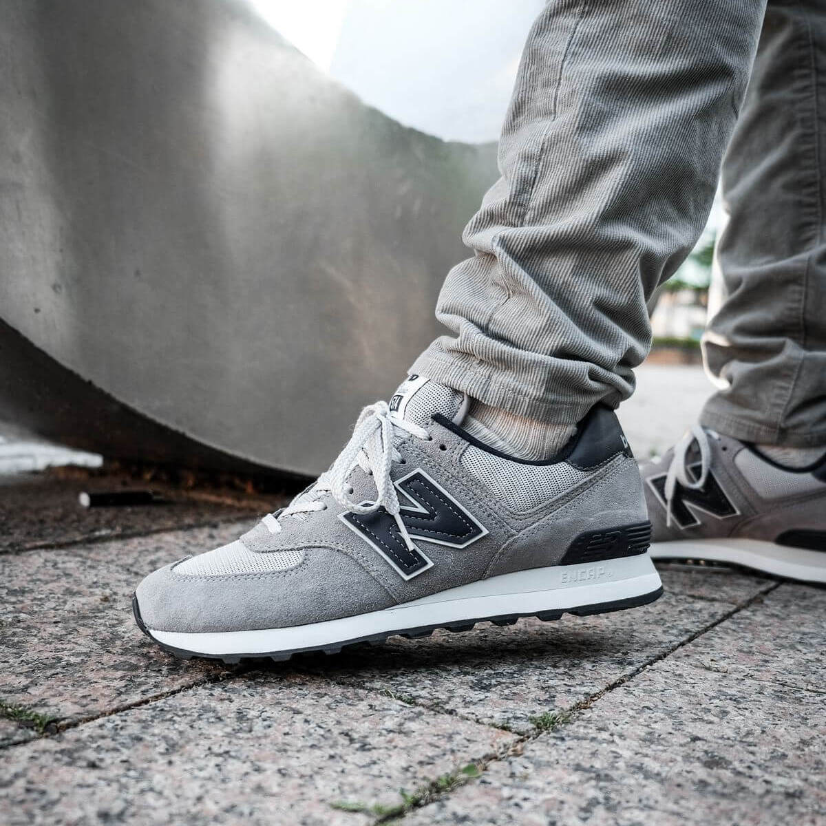 on feet photo of the New Balance - 574 History Class Pack - ML574BE2 - grey/navy