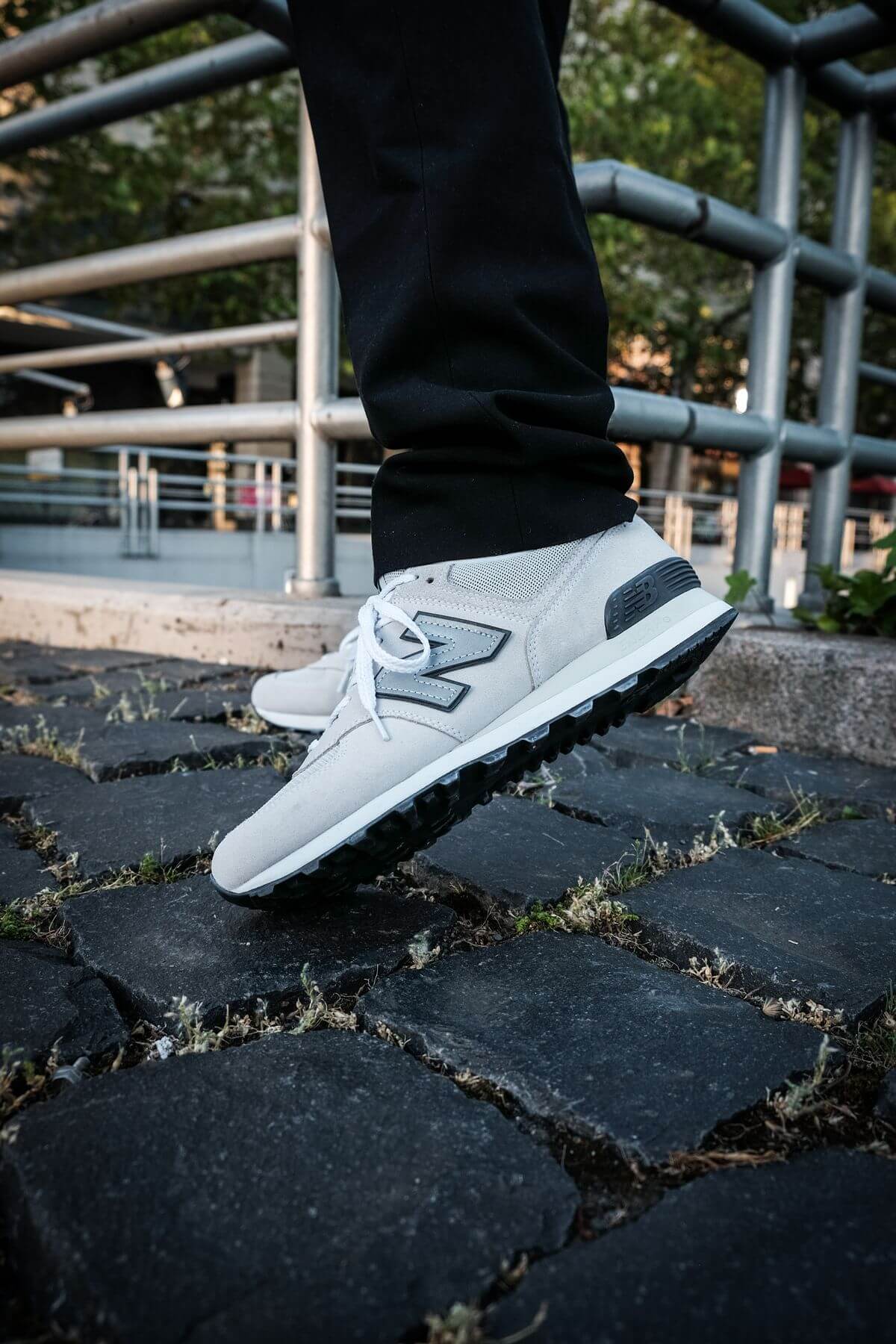 on feet photo of the New Balance - 574 History Class Pack - ML574BH2 - white/navy