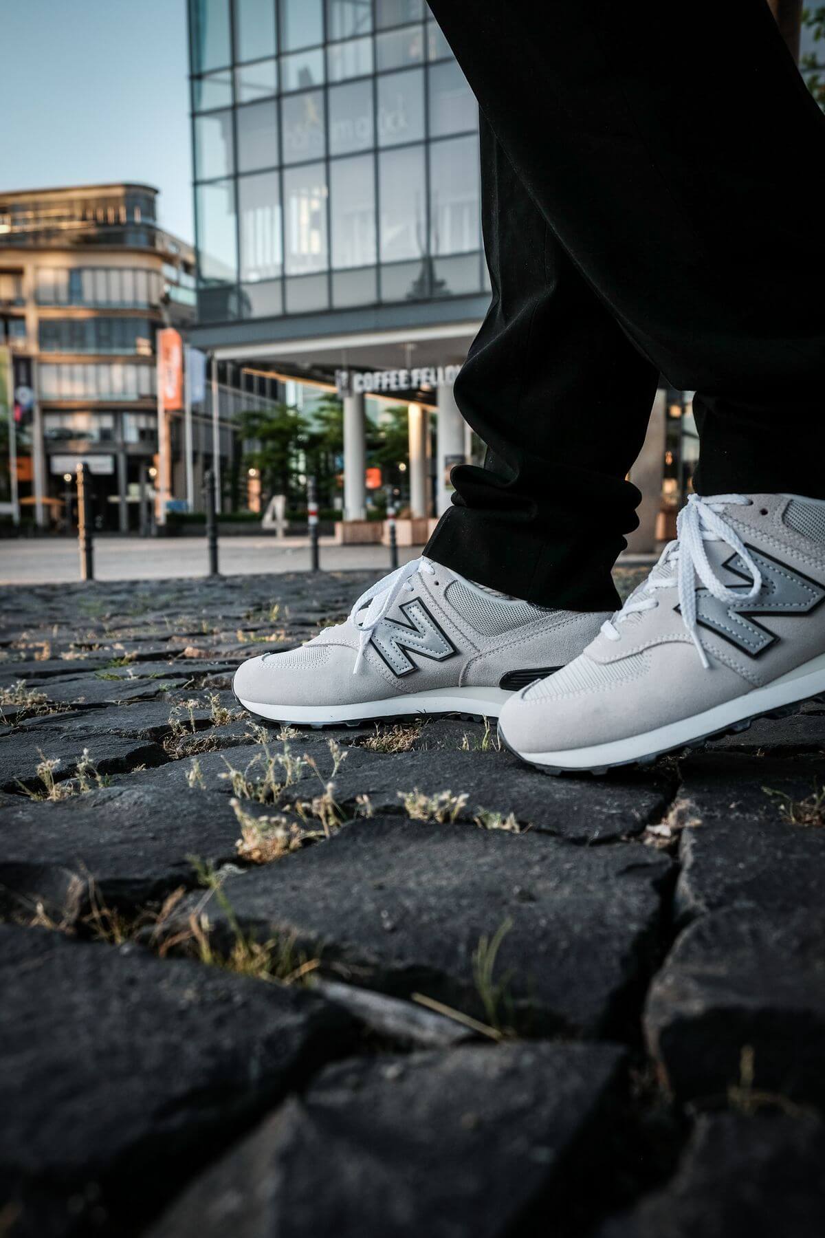New Balance - 574 History Class Pack - ML574BH2 - white/navy on feet