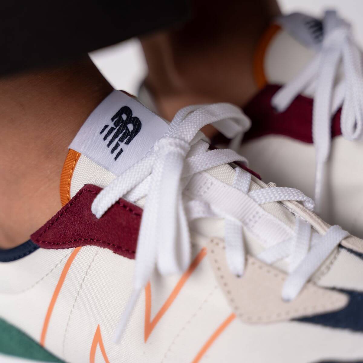 close up - New Balance - GS327HH1 - white/green/red
