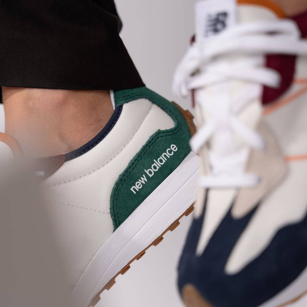 close up - New Balance - GS327HH1 - white/green/red