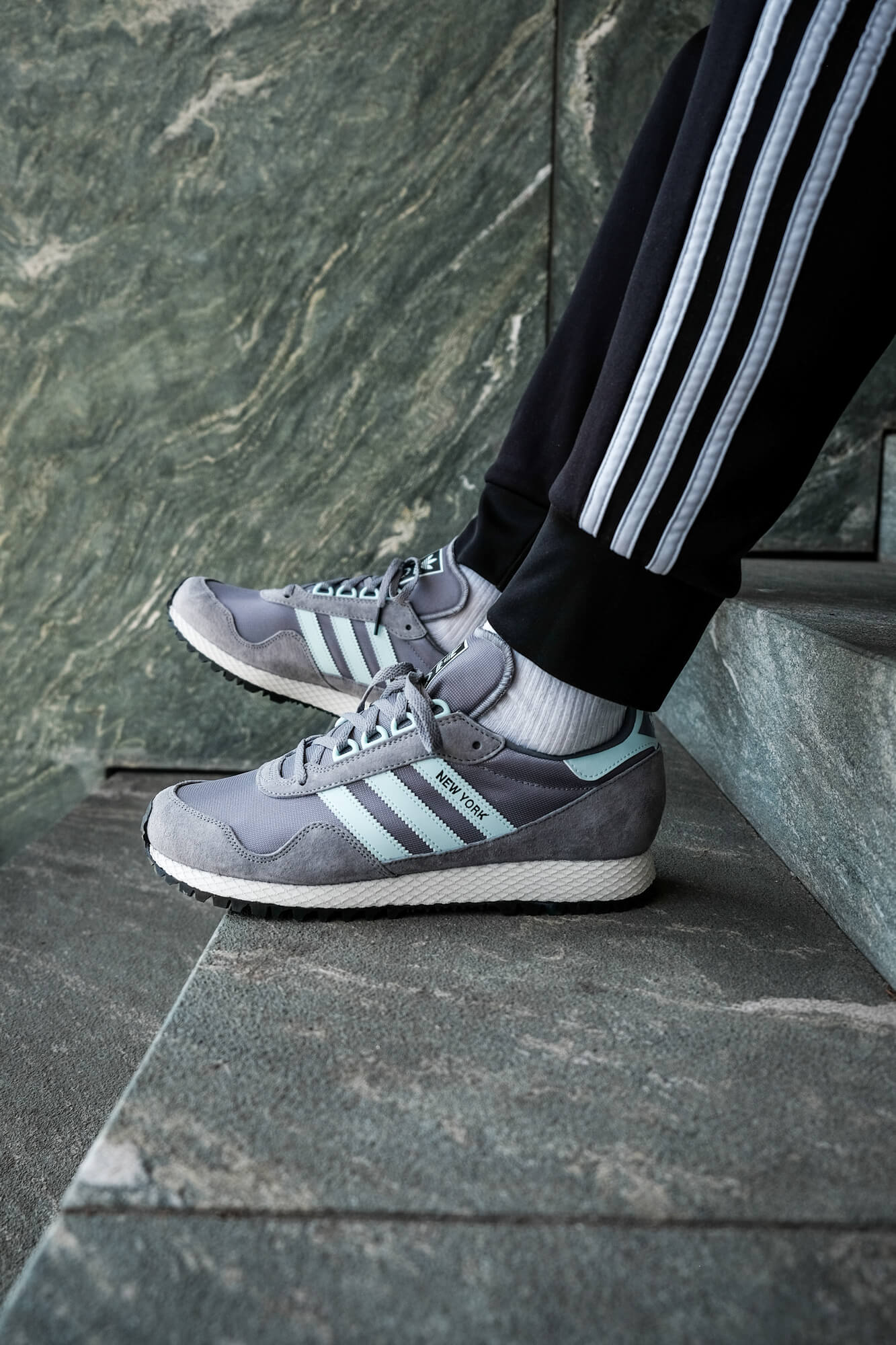 on feet photo of the adidas - New York "almost" OG - grey/halo blush/core black - GY0234