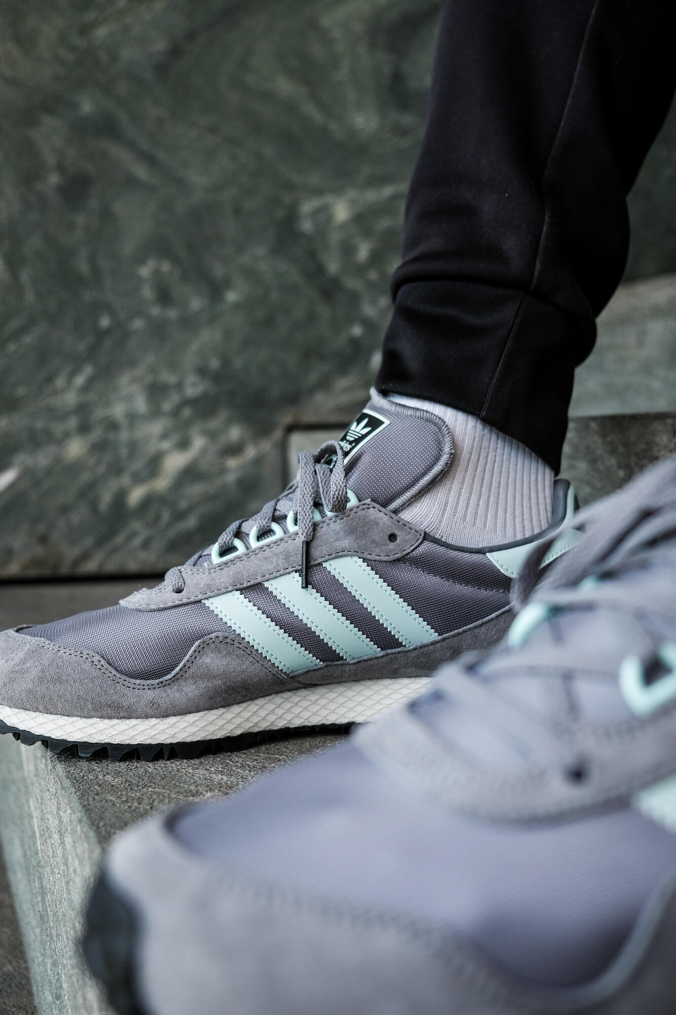 on feet photo of the on feet photo of the adidas - New York "almost" OG - grey/halo blush/core black - GY0234