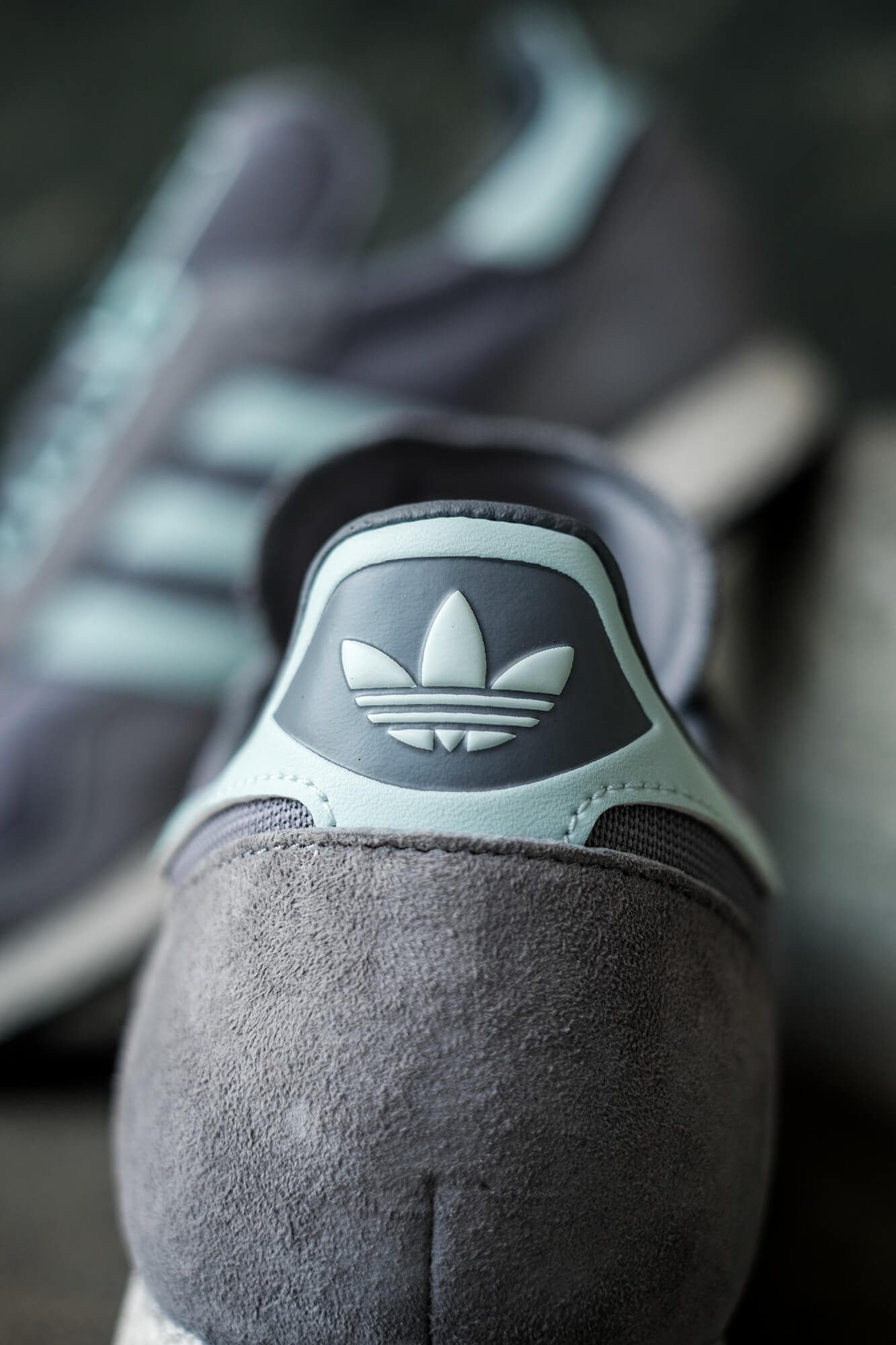 detail of the heel, inverted adidas trefoil of the adidas New York sneaker