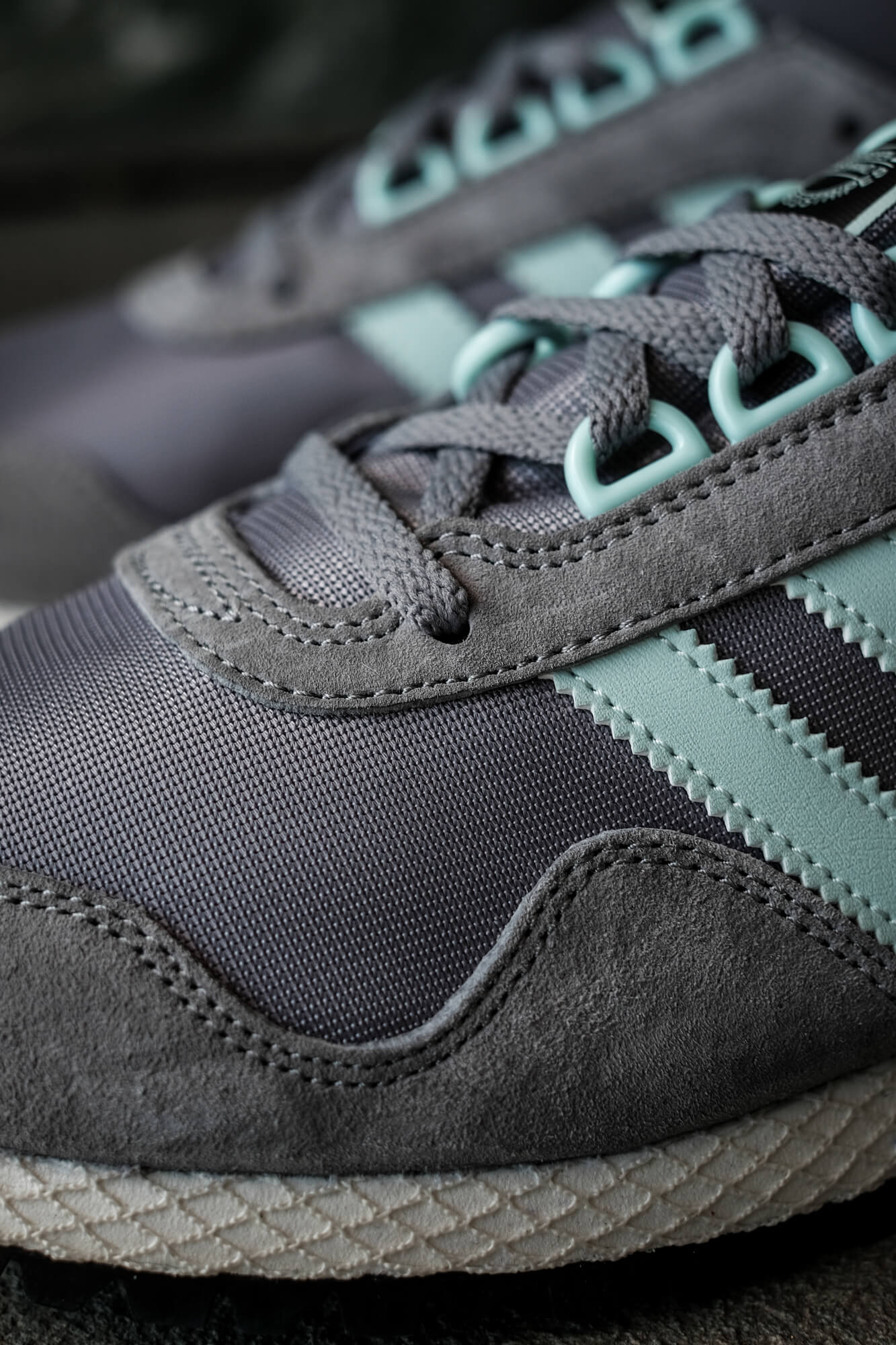 on feet photo of the adidas - New York "almost" OG - grey/halo blush/core black - GY0234 - toe box details
