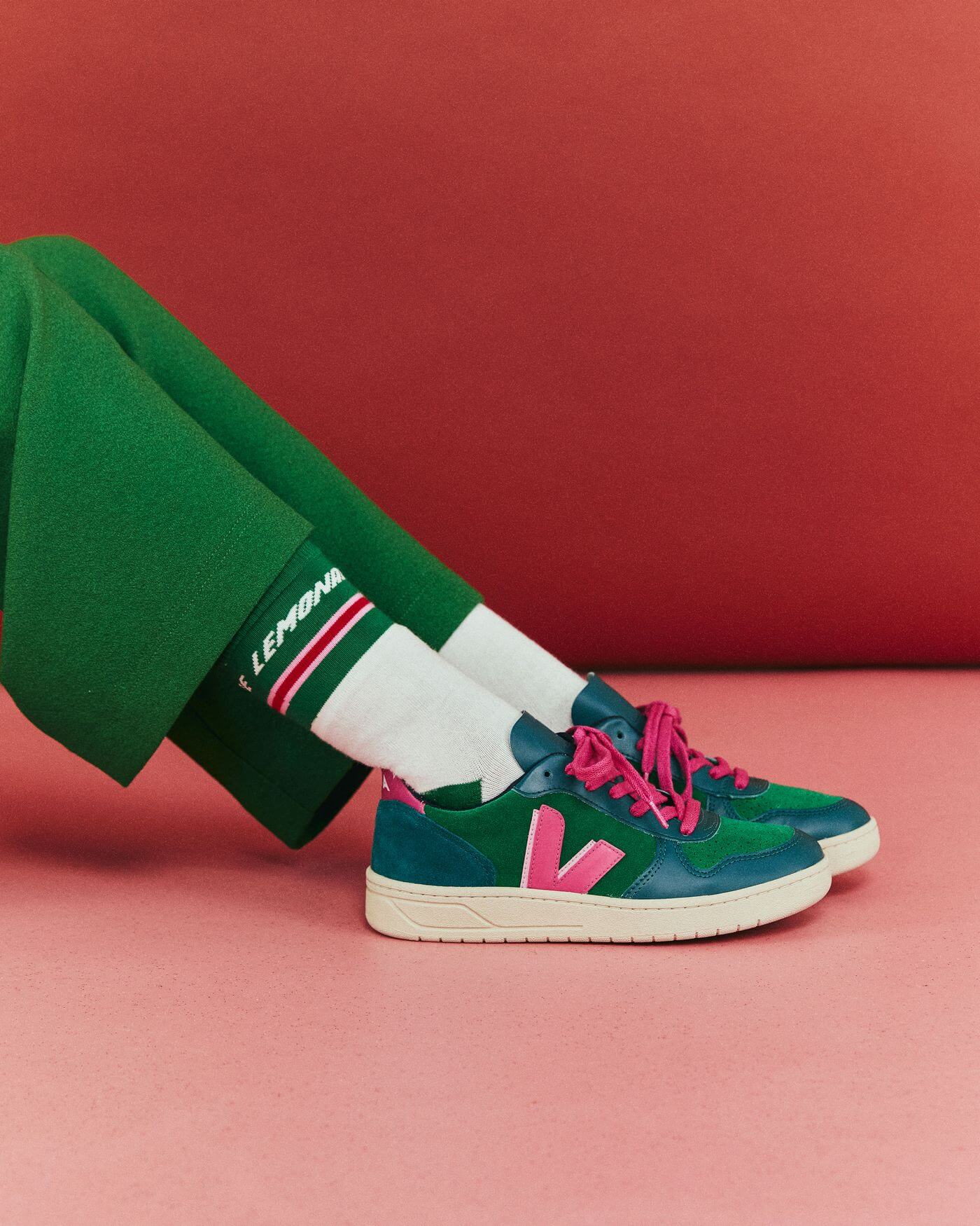 on feet - VEJA x Make My Lemonade - V-10 - Emeraude - VV032768