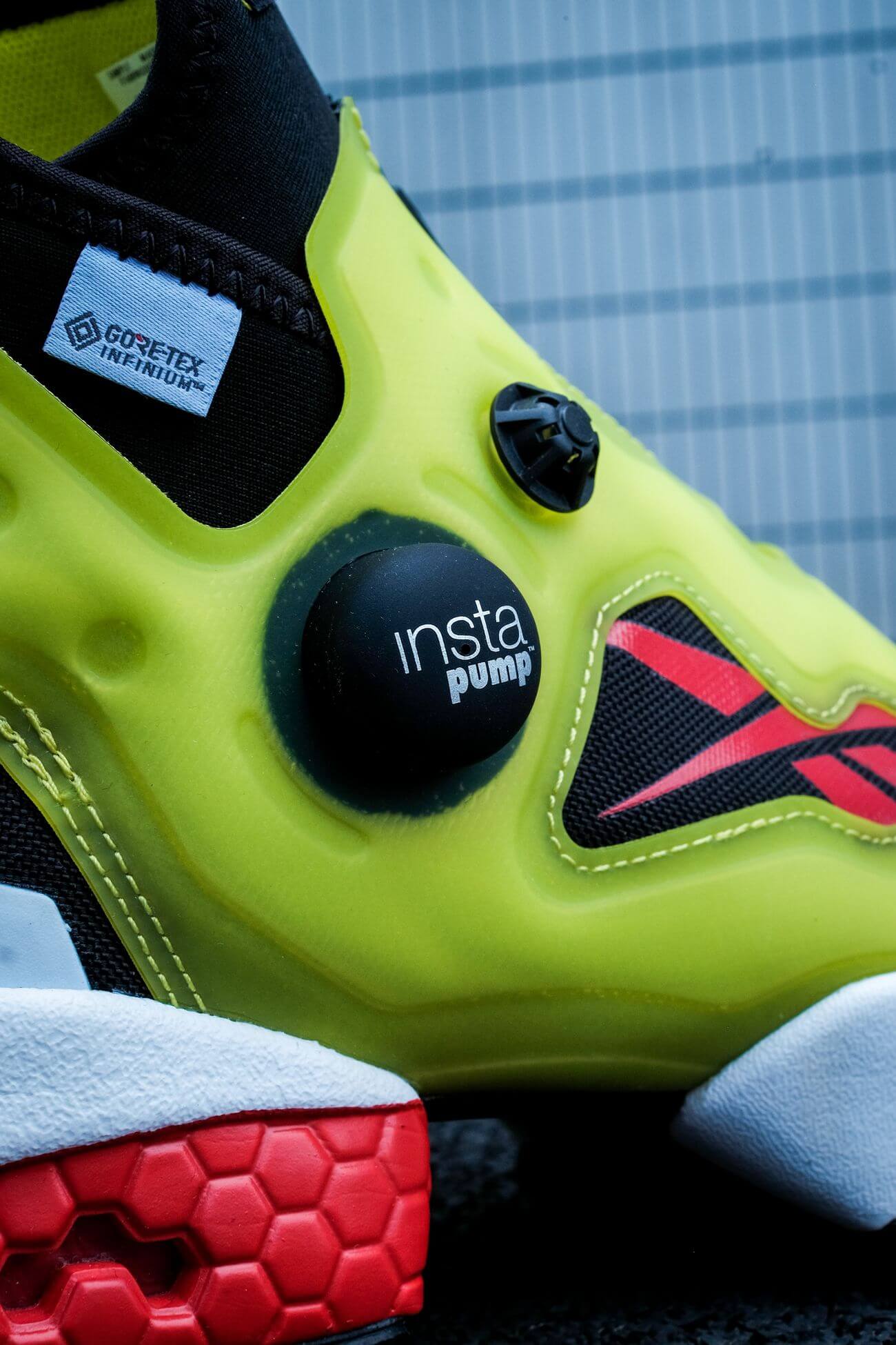 details pump system of the Reebok - Insta Pump Fury OG Hi Gore-Tex Infinium - black/acid yellow/vector red - S23866