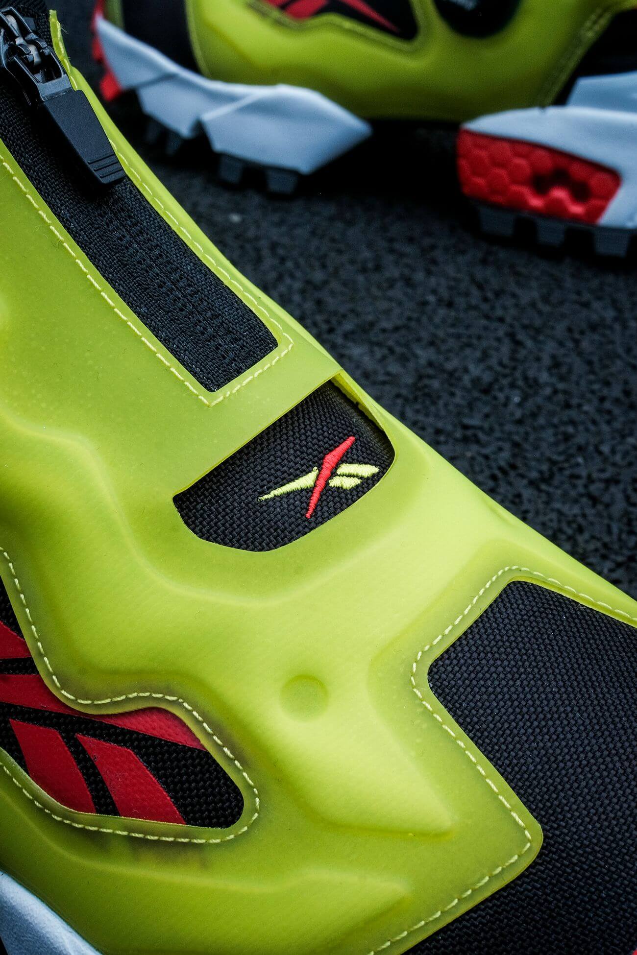 Zipper details of the Reebok - Insta Pump Fury OG Hi Gore-Tex Infinium - black/acid yellow/vector red - S23866