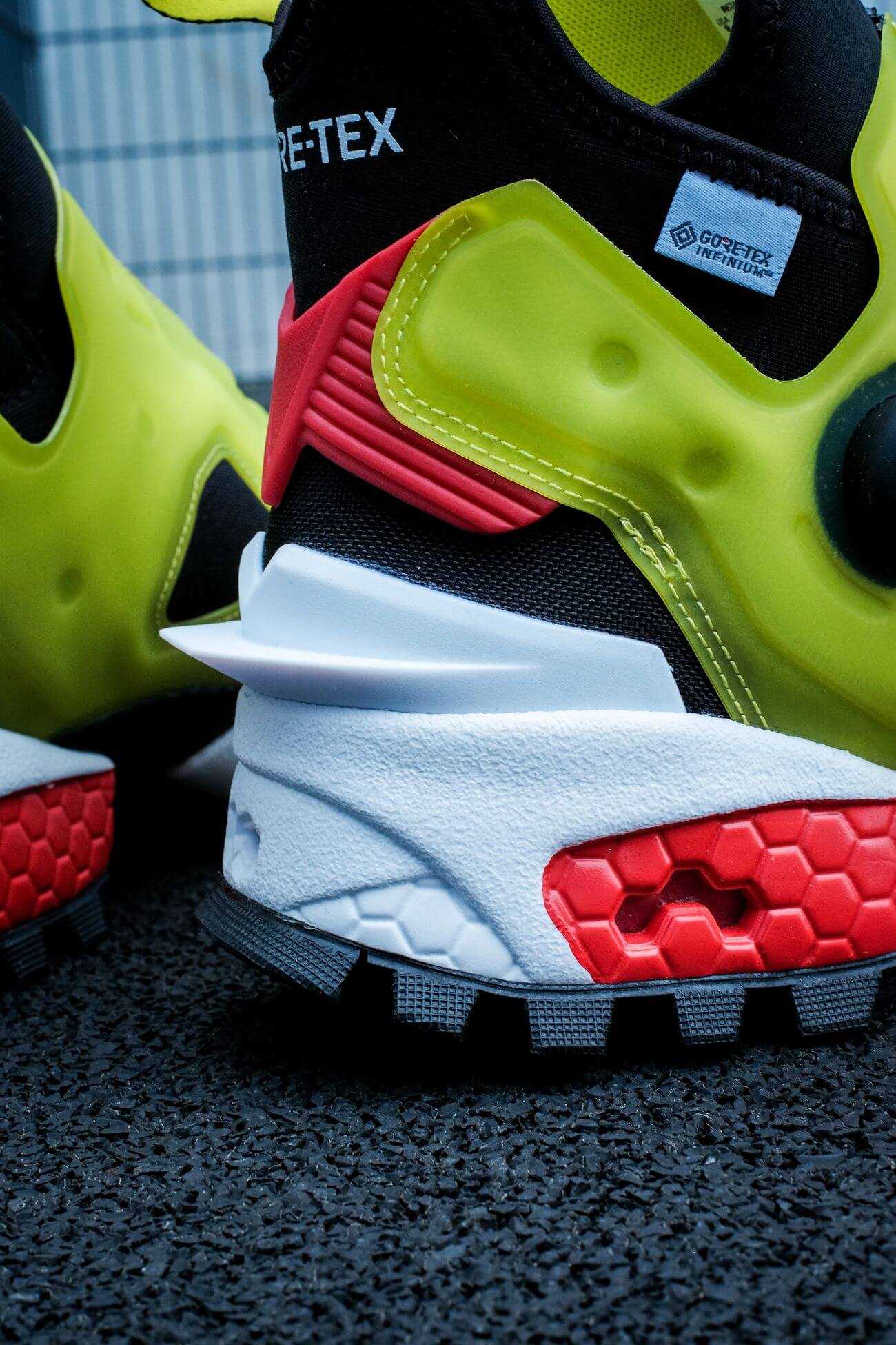 Hexalite Cushioning details Reebok - Insta Pump Fury OG Hi Gore-Tex Infinium - black/acid yellow/vector red - S23866