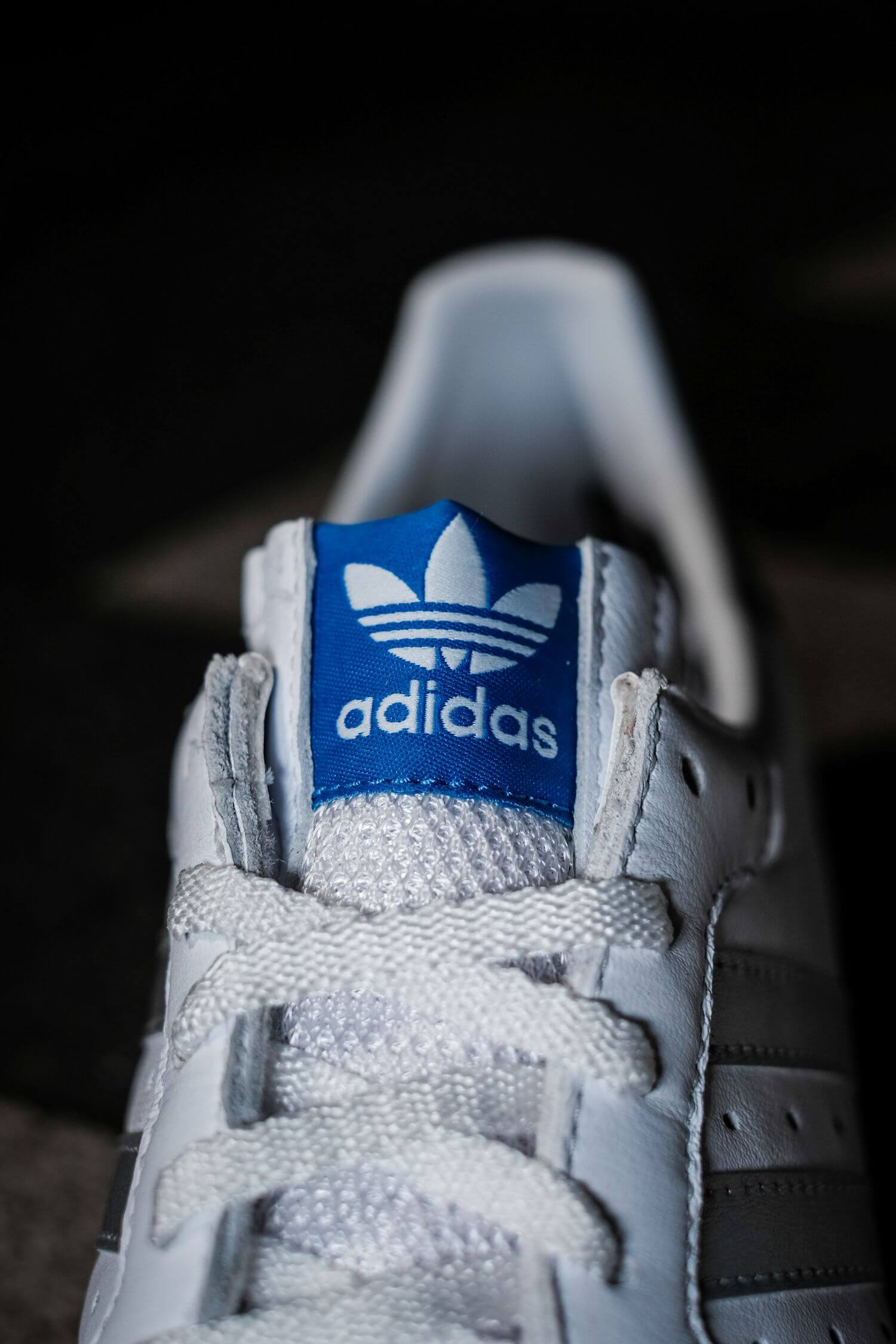 details der zunge - adidas - G.S. - cloud white/silver metallic/wonder white - H01818