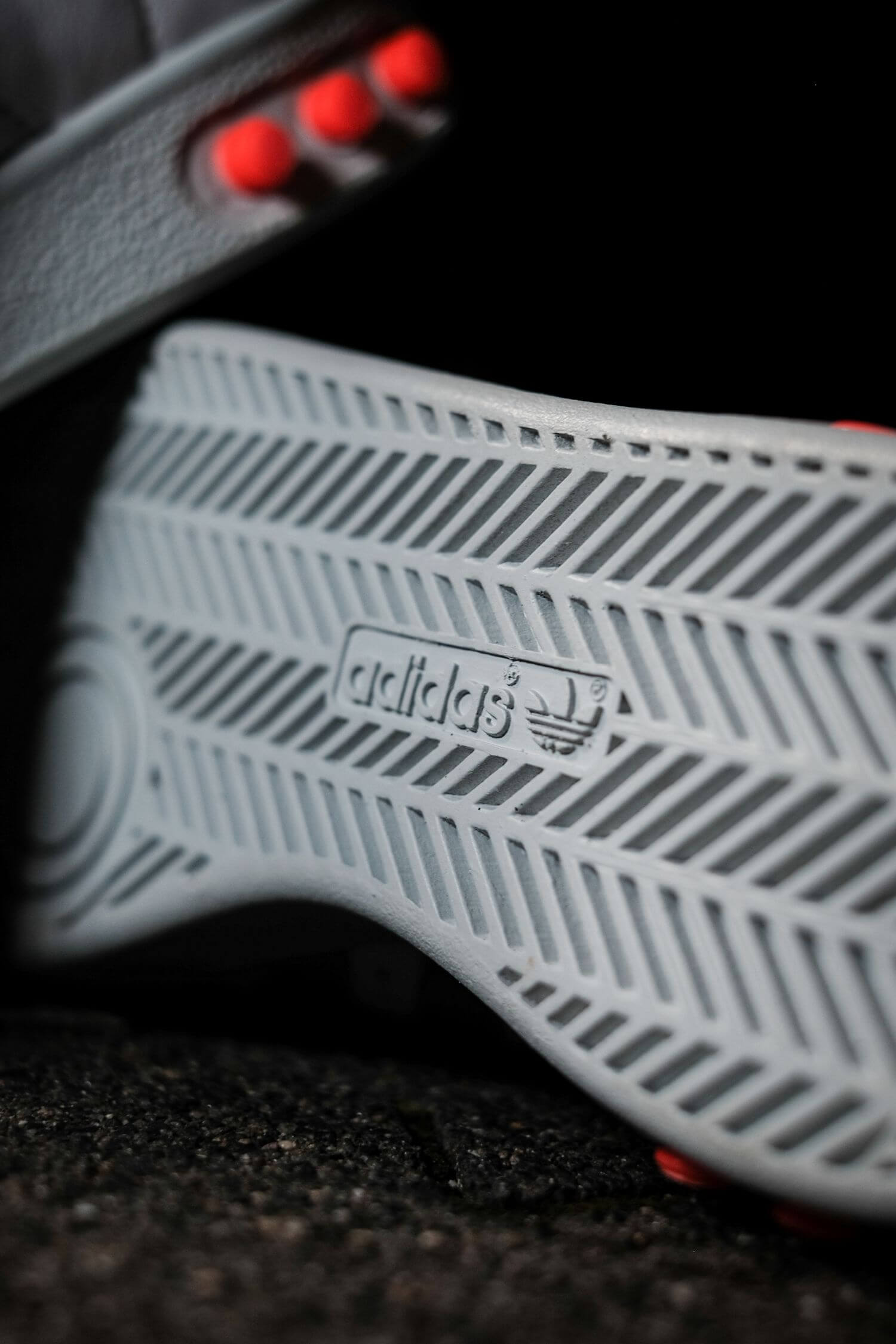 outsole detail - adidas - G.S. - cloud white/silver metallic/wonder white - H01818