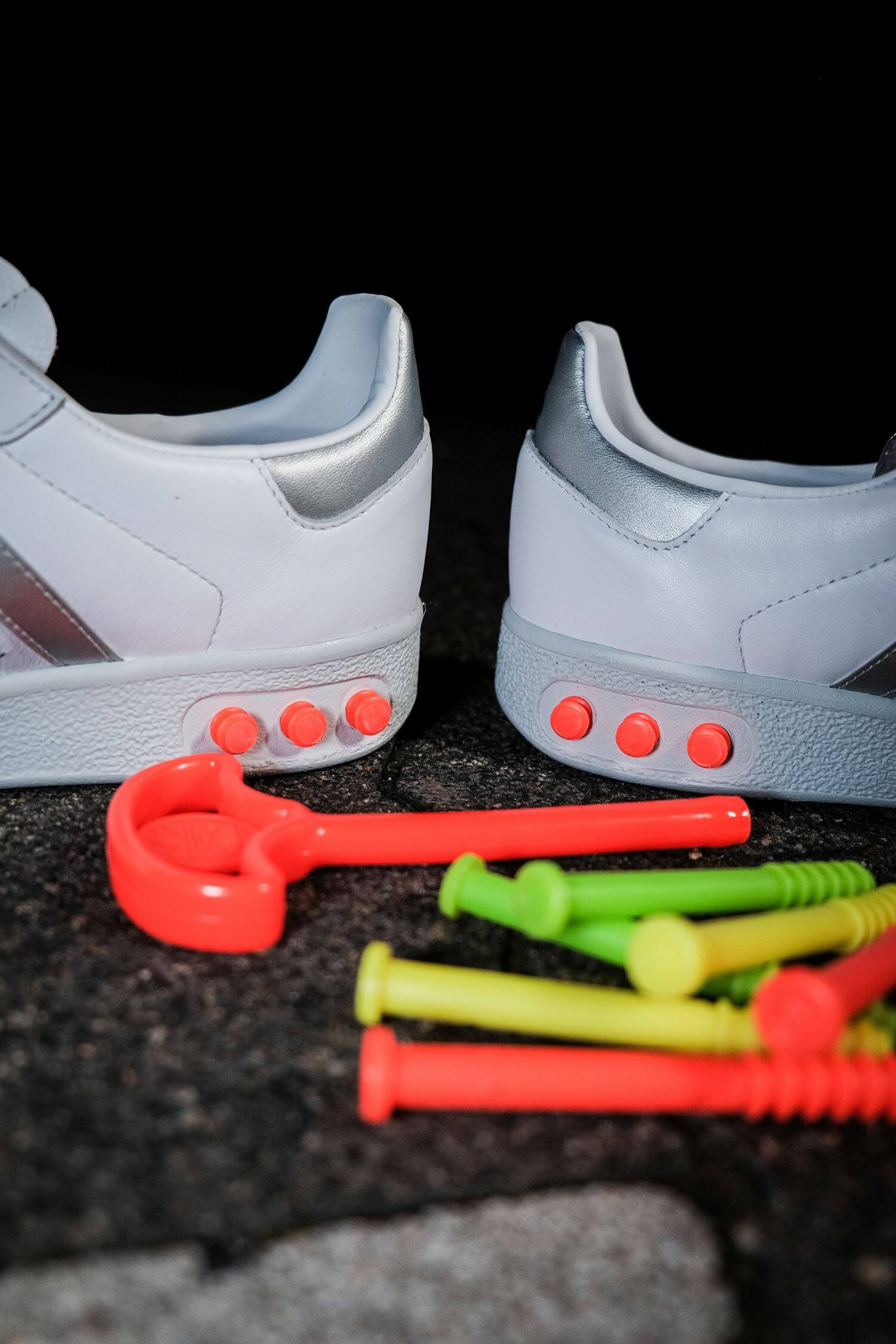 adidas - G.S. - cloud white/silver metallic/wonder white - H01818 - neon orange plug tool and plugs