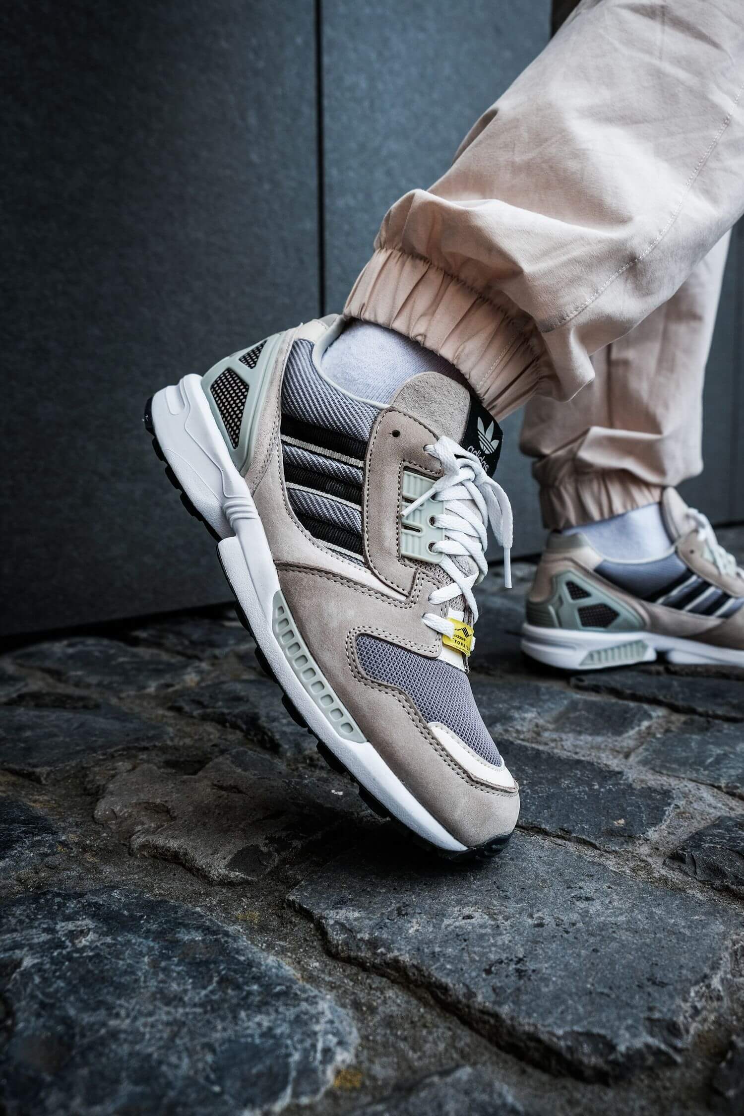on feet - adidas - ZX 8000 - feather grey/core black/aluminium - H02124