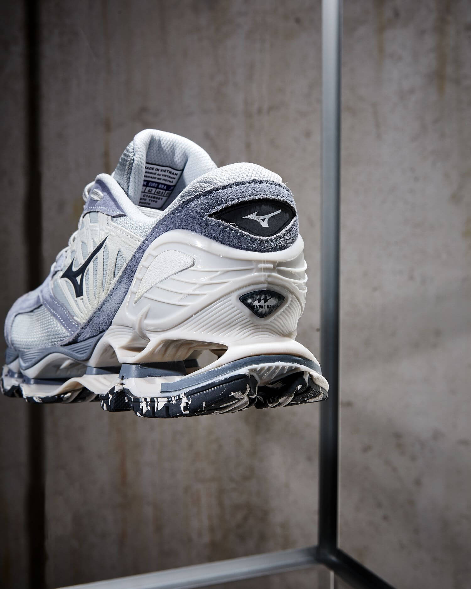 Mizuno Kizuna collection "Artefact" feat. Wave Prophecy LS, Wave Mujin TL & Wave Rider 10