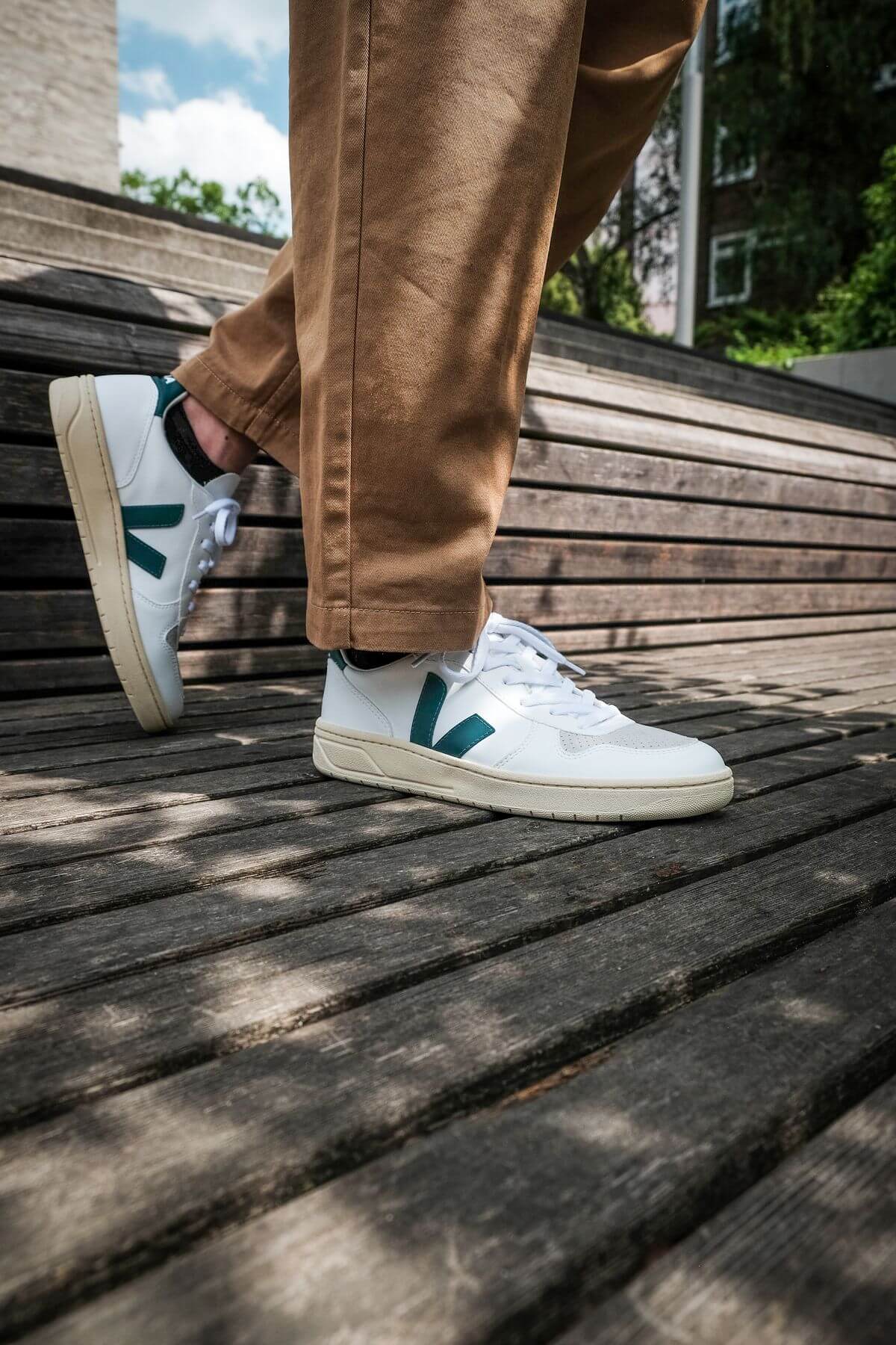 on feet photo - VEJA - V-10 CWL - white/brittany - butter sole - VX072733B