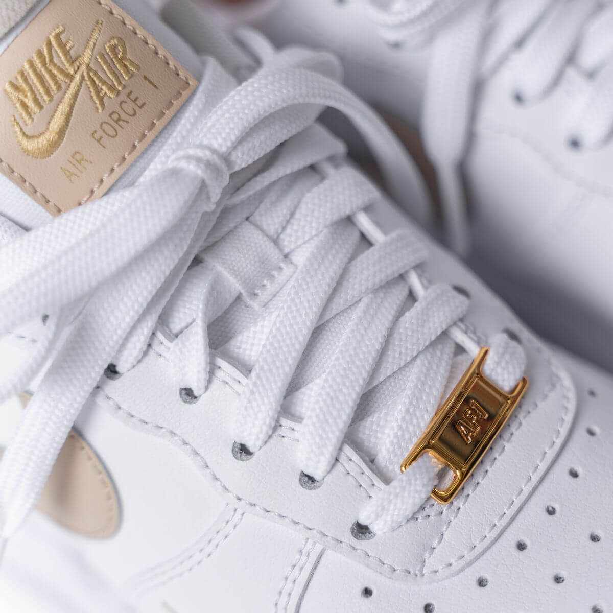 Nike Wmns Air Force 1 ’07 Essential White/Rattan