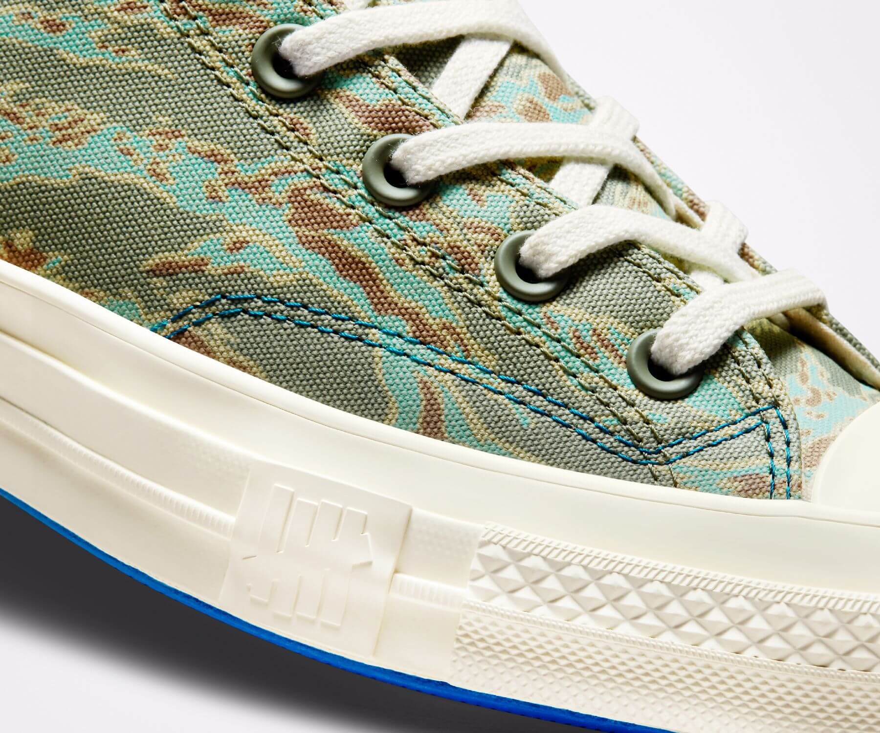 Converse x UNDEFEATED Half Chuck 70 sea spray/fossil/egret