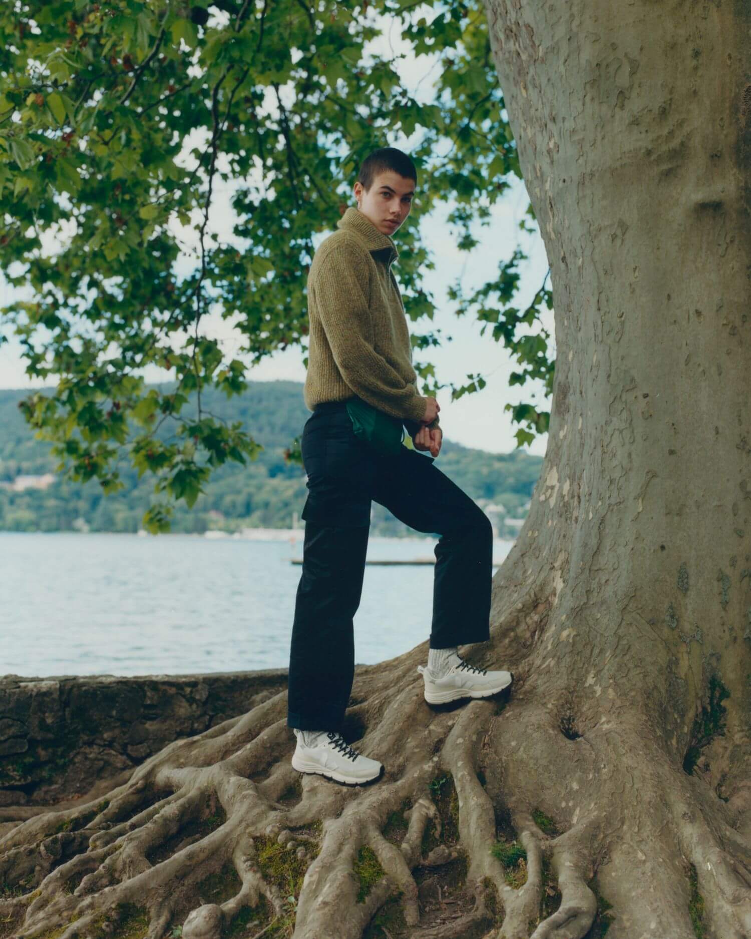 on feet - VEJA x Vibram - Dekkan - Alveomesh - natural white - DC012576