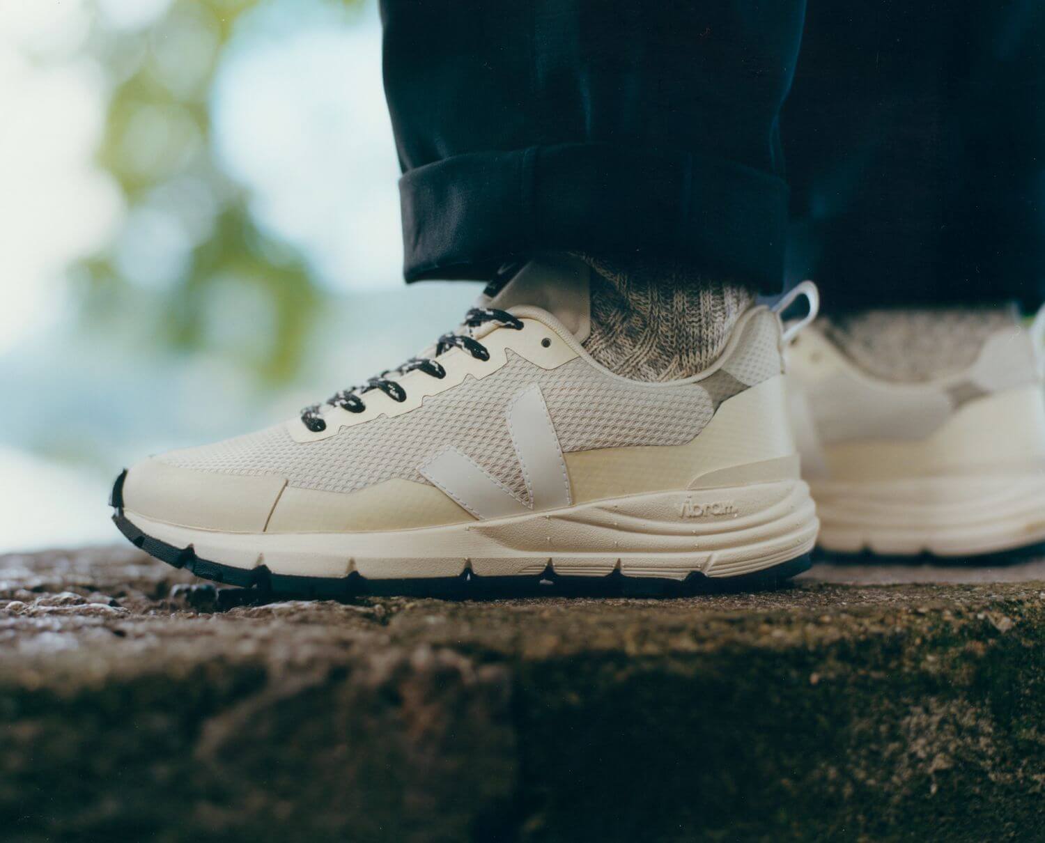 on feet - VEJA x Vibram - Dekkan - Alveomesh - natural white - DC012576