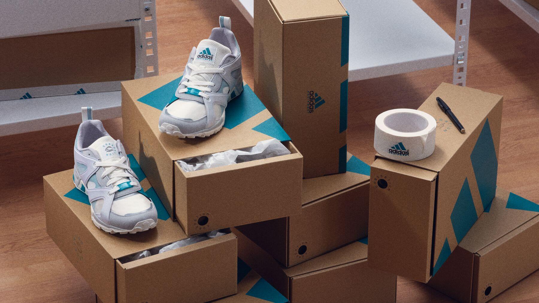 adidas consortium schuhbox mit adidas Equipment Prototype und adidas klebeband rolle
