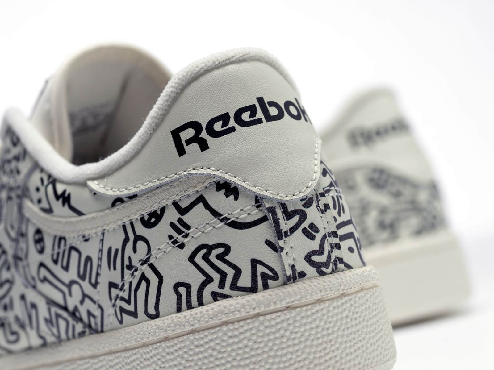 heel details: Reebok x Keith Haring - Club C - chalk/pure grey 8/chalk - GZ1458