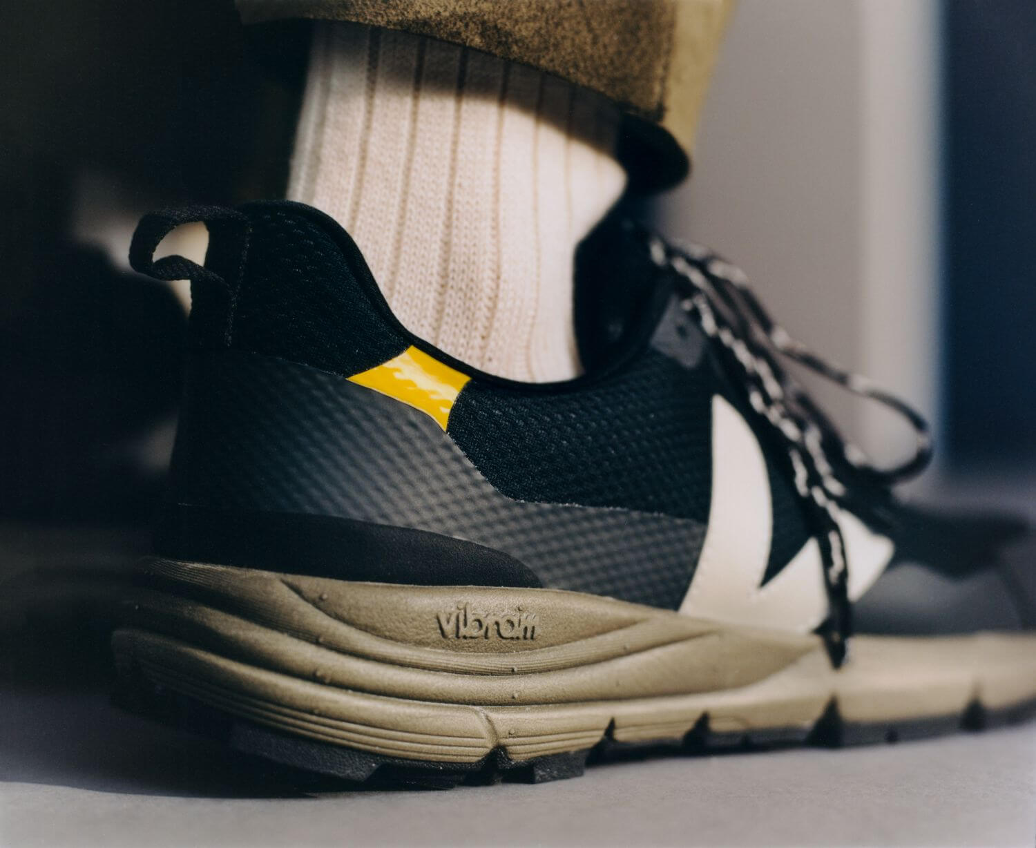 VEJA x Vibram Dekkan Alveomesh