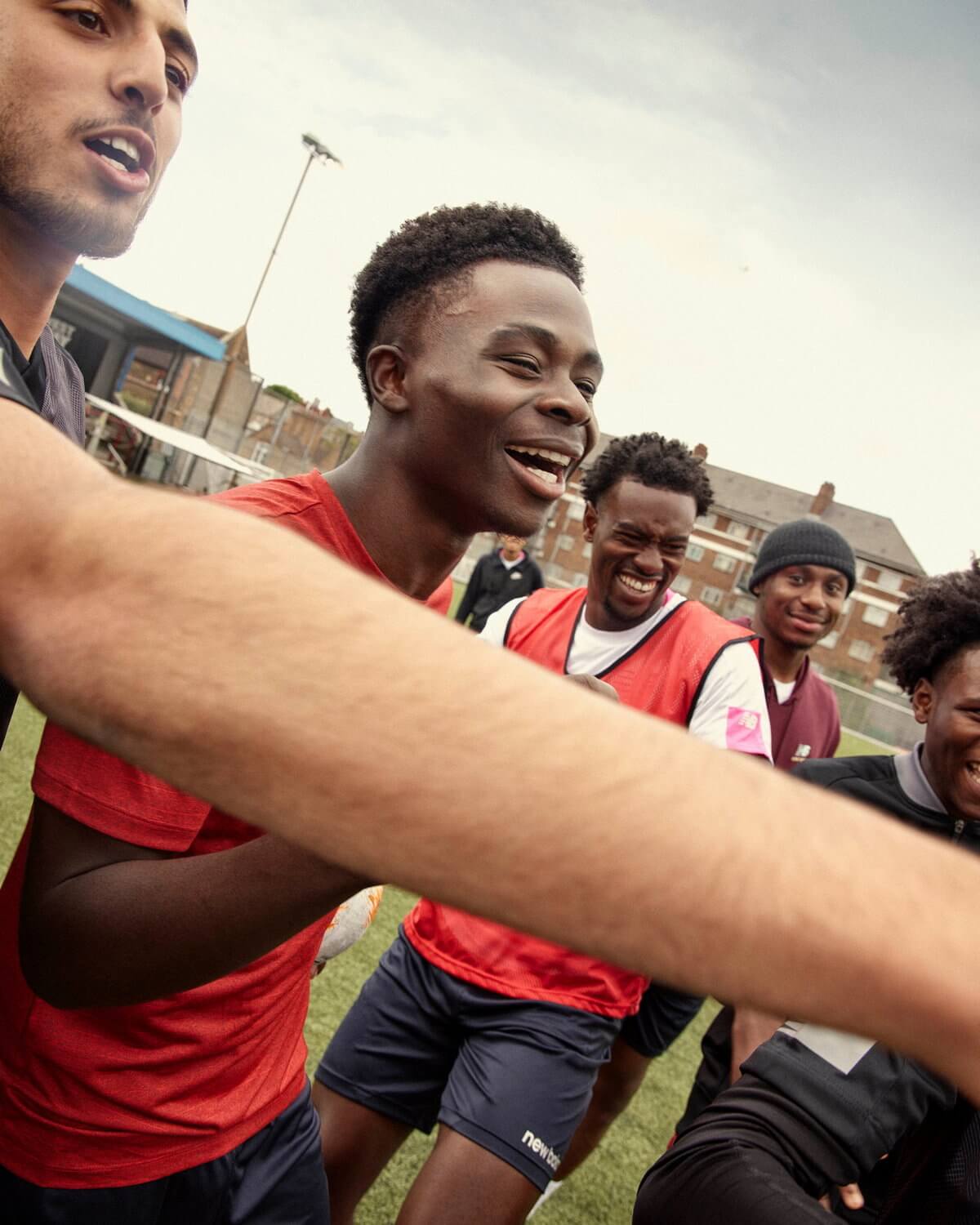 New Balance featured Bukayo Saka im Kampagnenfilm "Little Chilli"