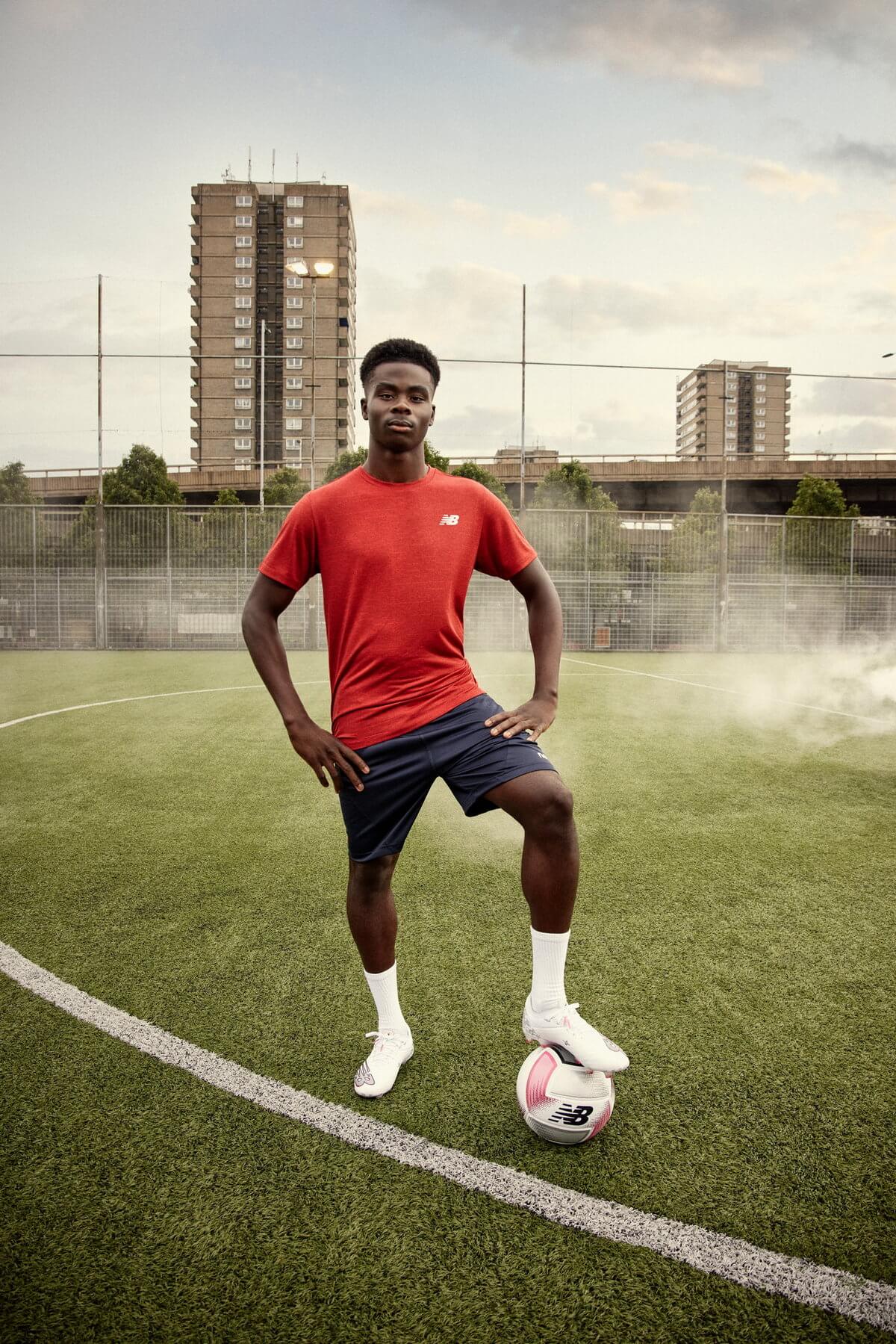 New Balance featured Bukayo Saka im Kampagnenfilm "Little Chilli"