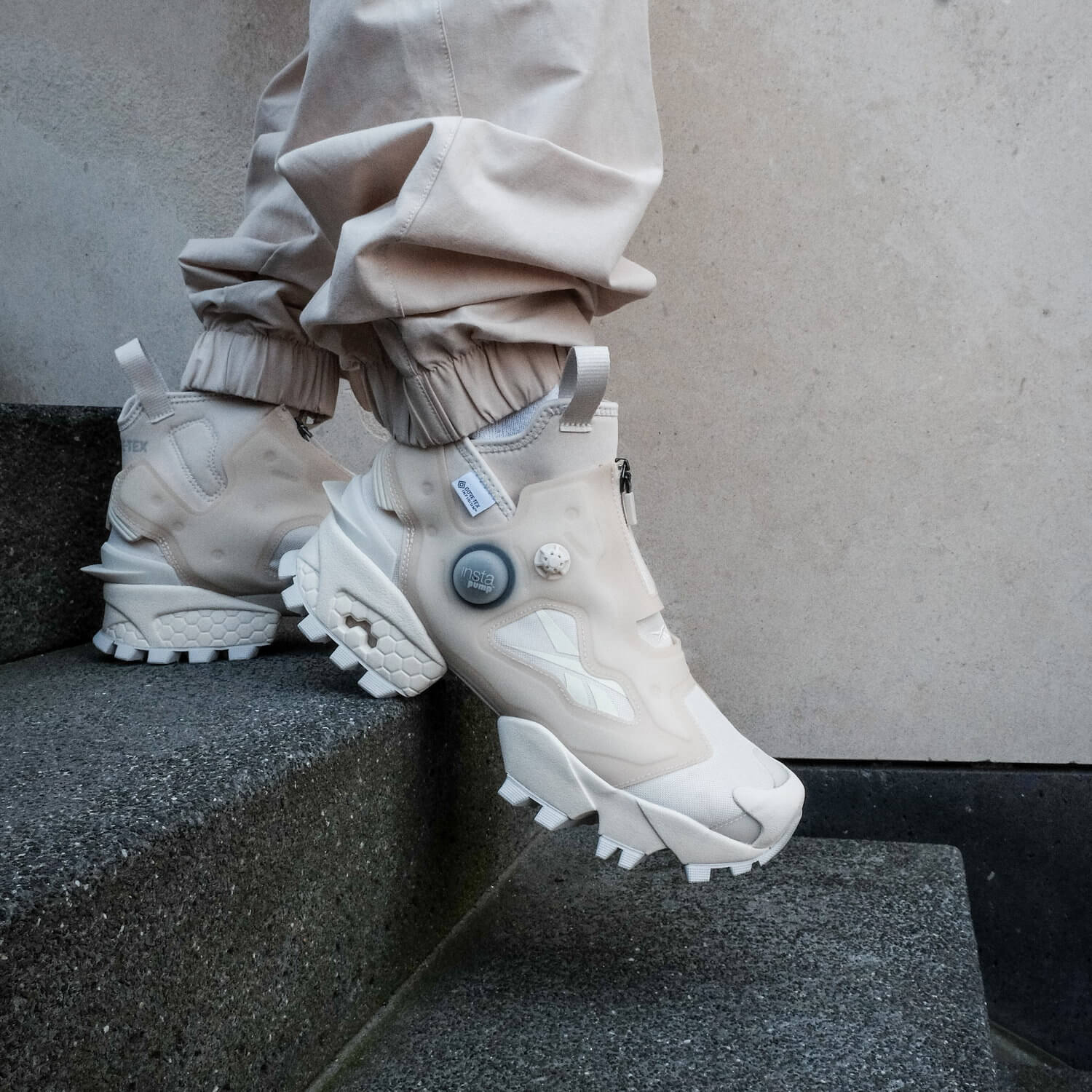 on feet photo of the Reebok - Instapump Fury OG Boot - Gore-Tex Infinium - white/grey/beige - S23787