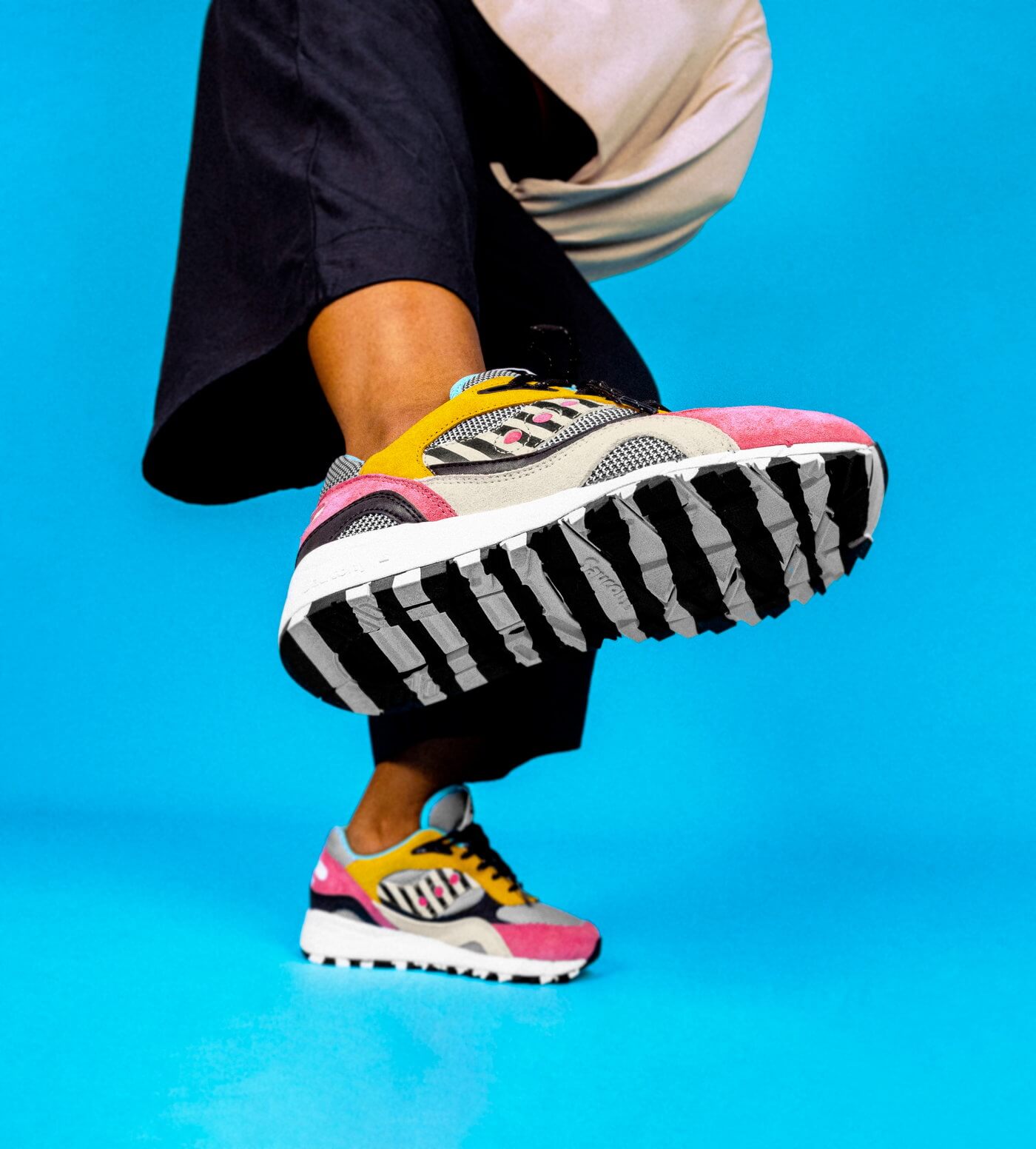 on feet photo - Saucony - Shadow 6000 - "Sweet Street" - liquorice/multicolor - S70588-1