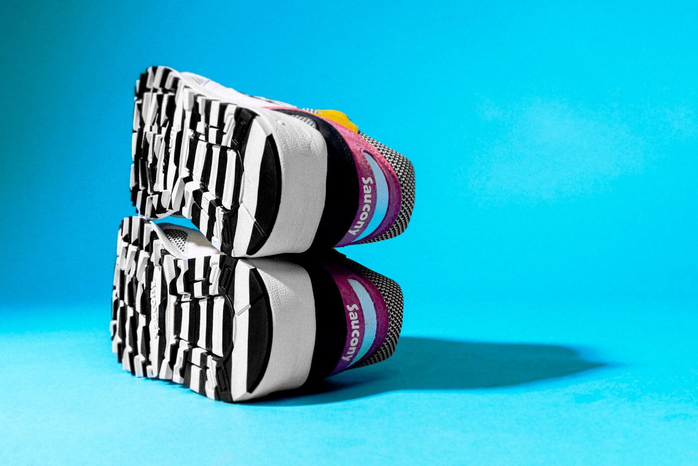 outsole detail of the - Saucony - Shadow 6000 - "Sweet Street" - liquorice/multicolor - S70588-1