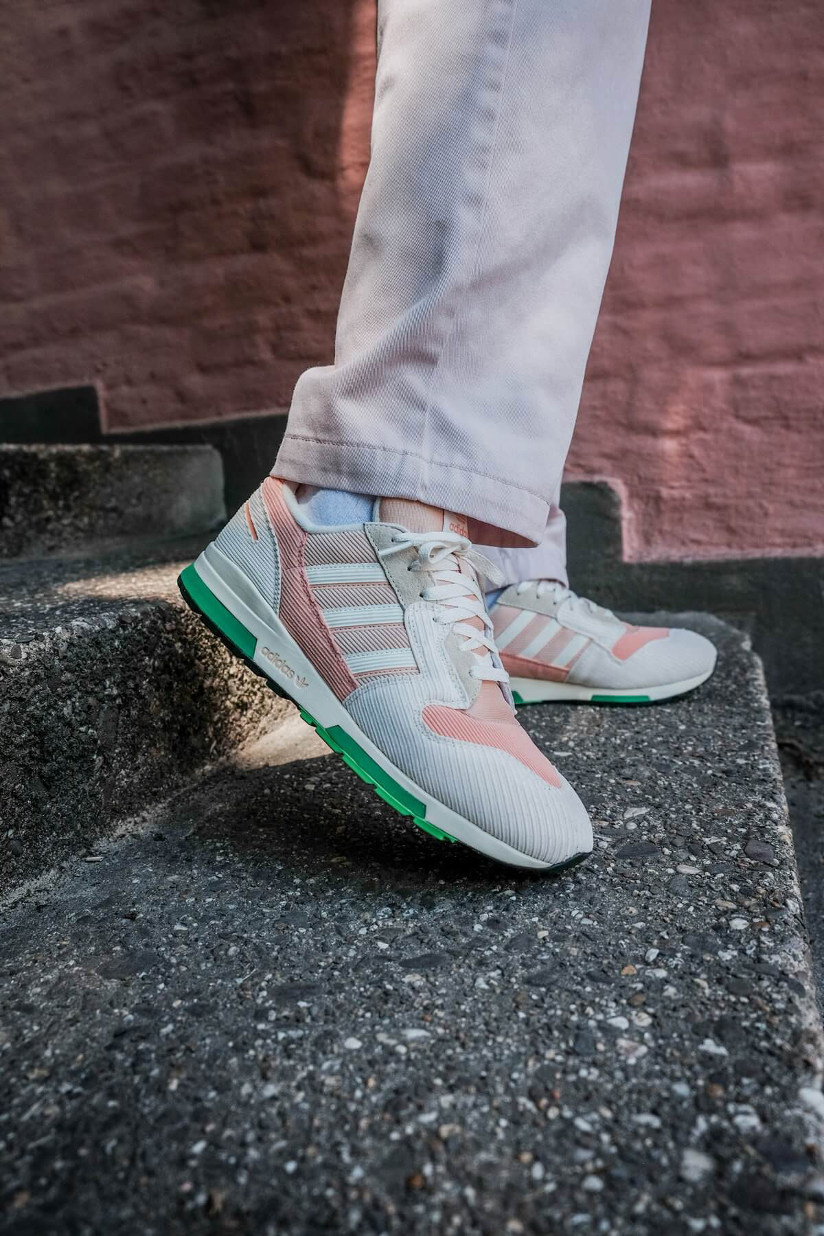 on feet photo of the adidas Originals - ZX 420 - rose/salmon/green