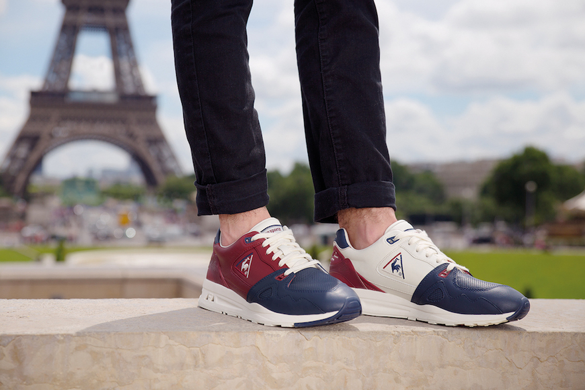 in front of the eiffel tower: Le Coq Sportif - R1000 - Fete Nationale - dress blue/red - 1621147
