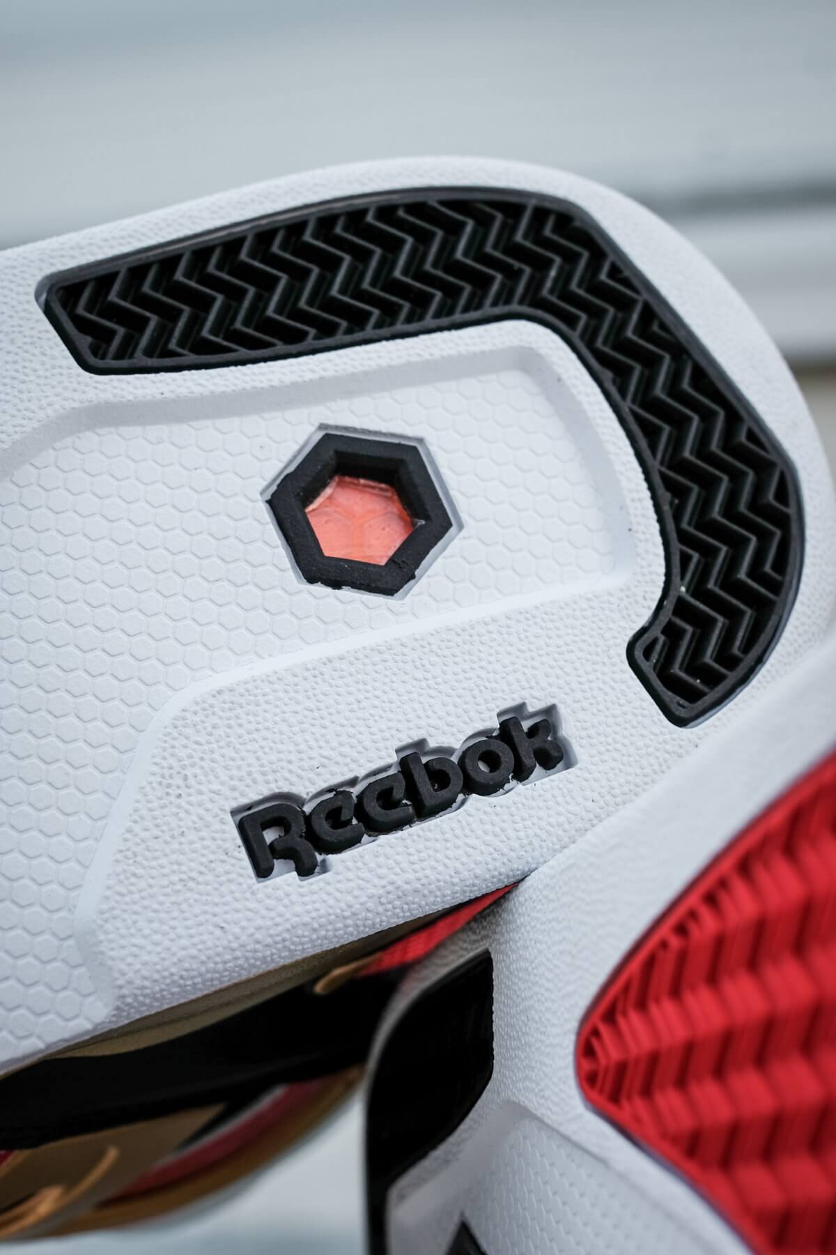 Hexalite cushioning in heel - Reebok - Pump Omni Zone II white/black/vector-red - G55113