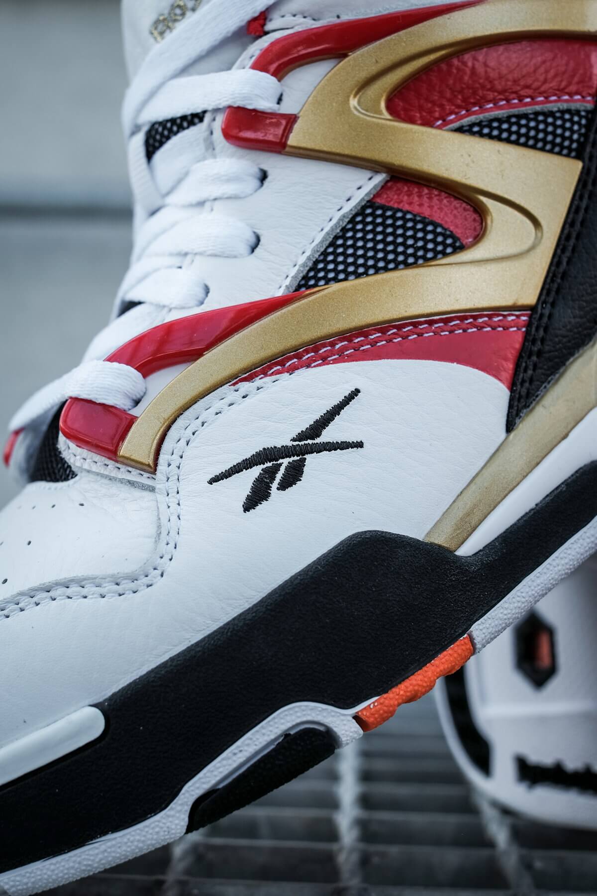 mini reebok logo - Reebok - Pump Omni Zone II white/black/vector-red - G55113
